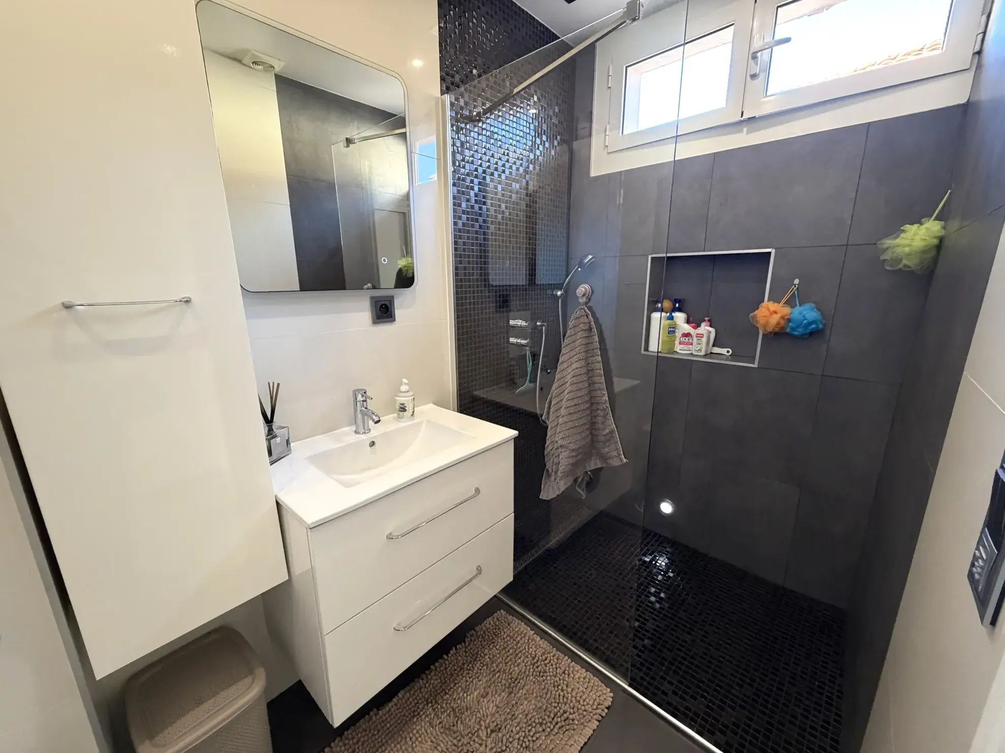 Appartement 3 pièces lumineux avec grande terrasse à Menton, Borrigo 