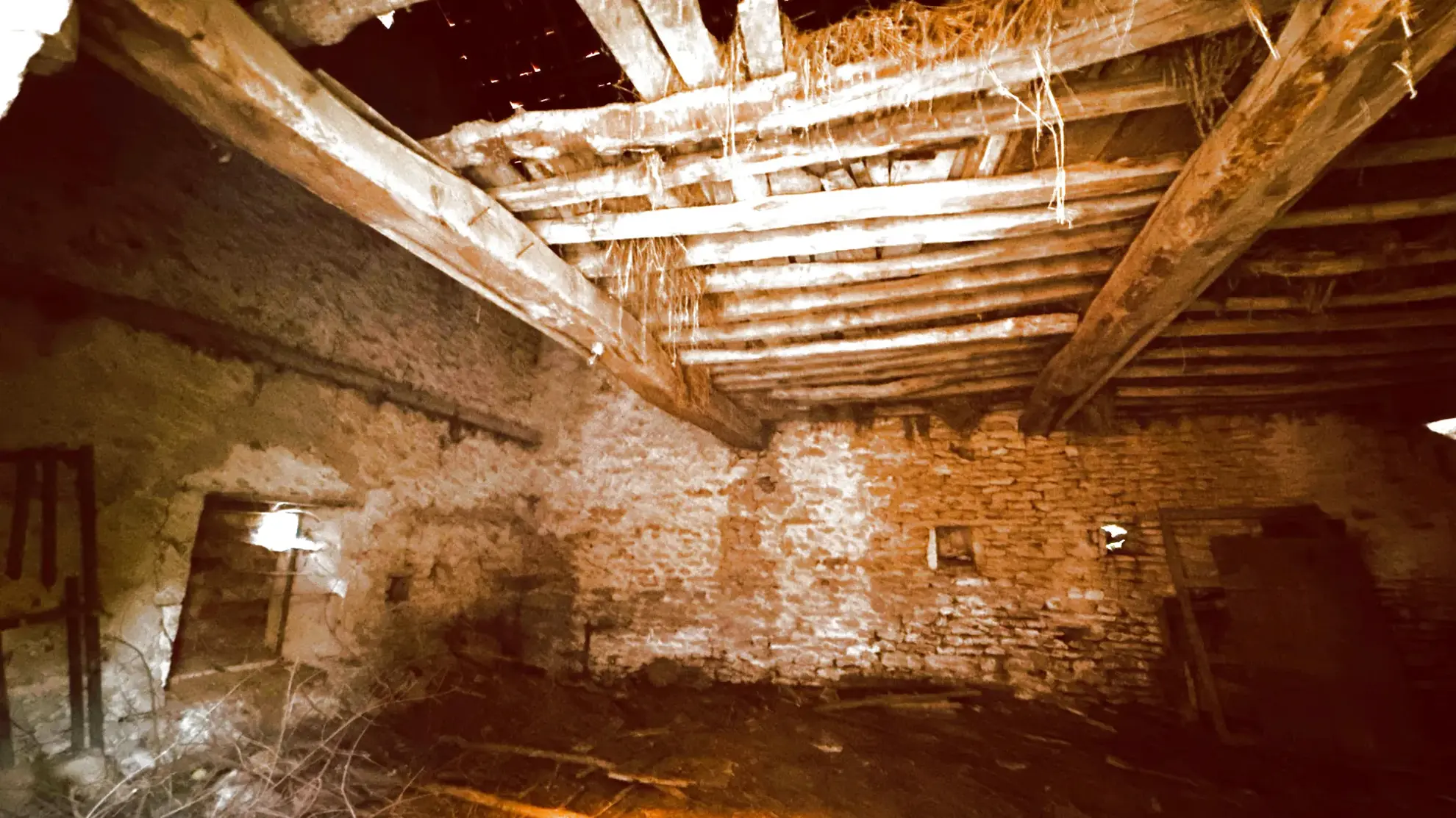 Ancien corps de ferme à rénover avec dépendances et jardin à Thory 