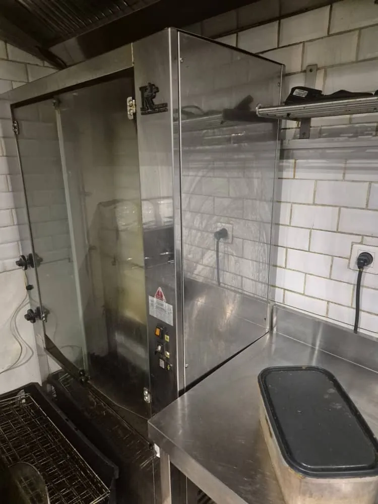 Fonds de commerce snack 21 m² avec équipement gaz, emplacement stratégique Paris 13ème 