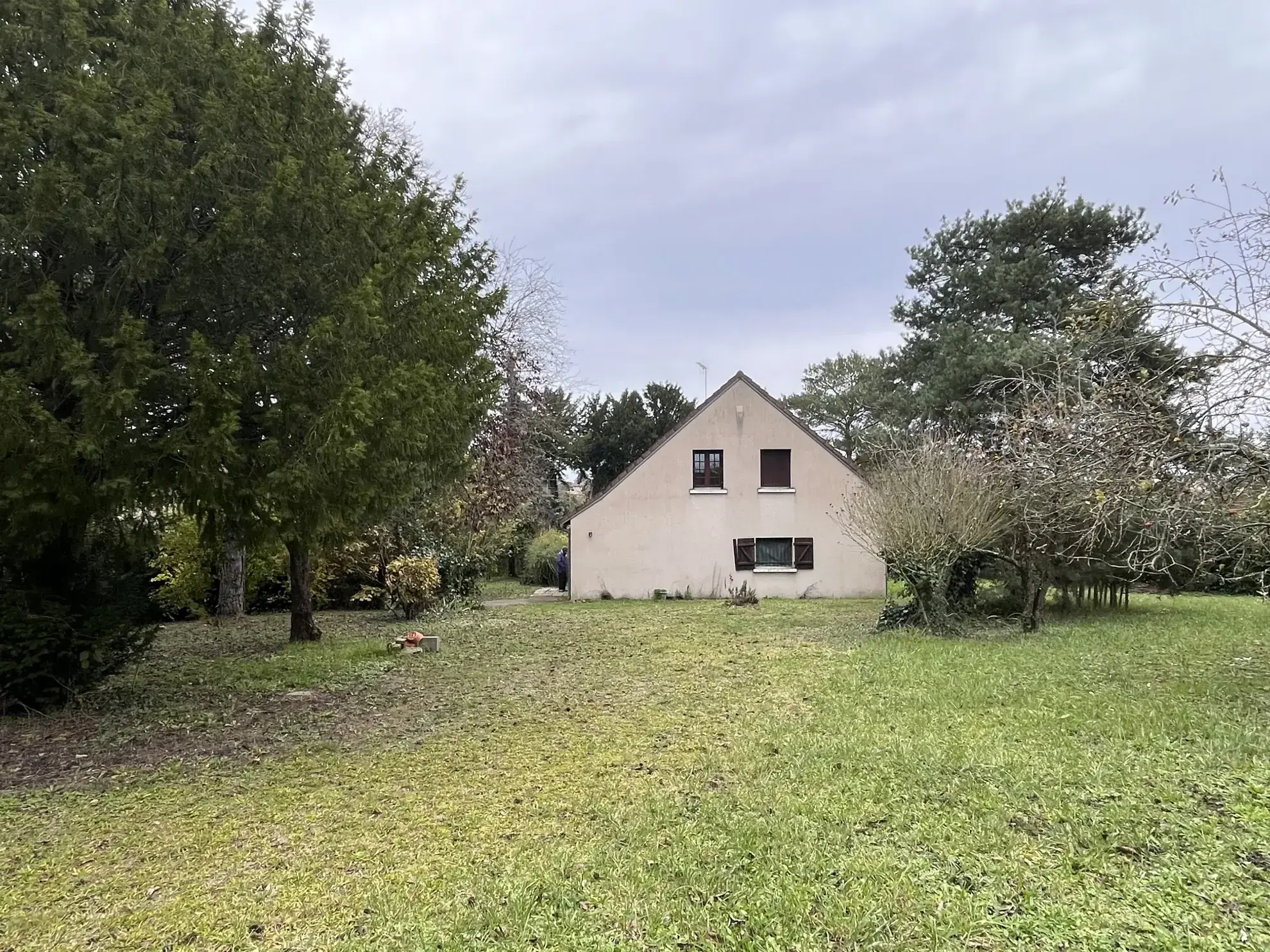 Maison à Loudun avec 5 chambres sur terrain constructible de 1900 m²