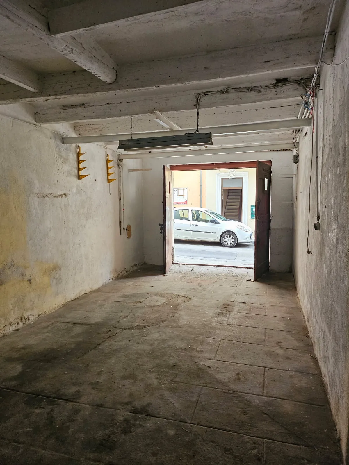 Garage de 81 m² en plein centre de Béziers – Opportunité à saisir