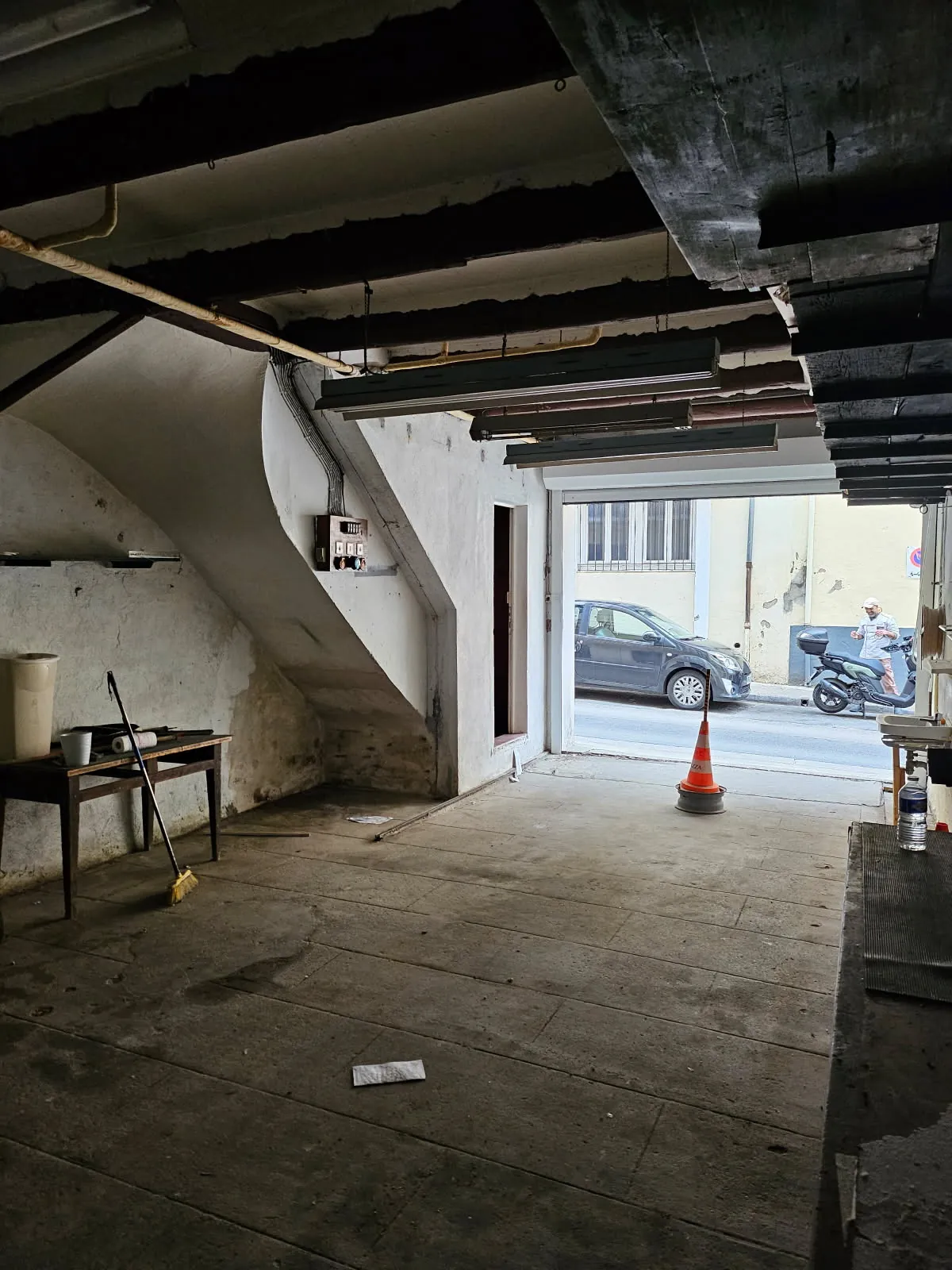 Garage de 81 m² en plein centre de Béziers – Opportunité à saisir 