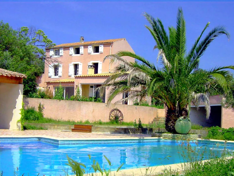 Maison en pierre à Caunes-Minervois avec piscine et terrain de 8 348 m² à rénover