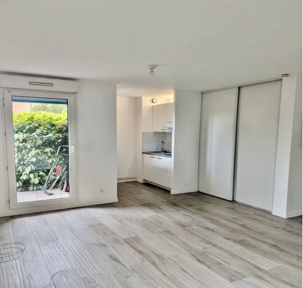 Appartement T2 rénové de 32 m² avec terrasse à Blagnac 