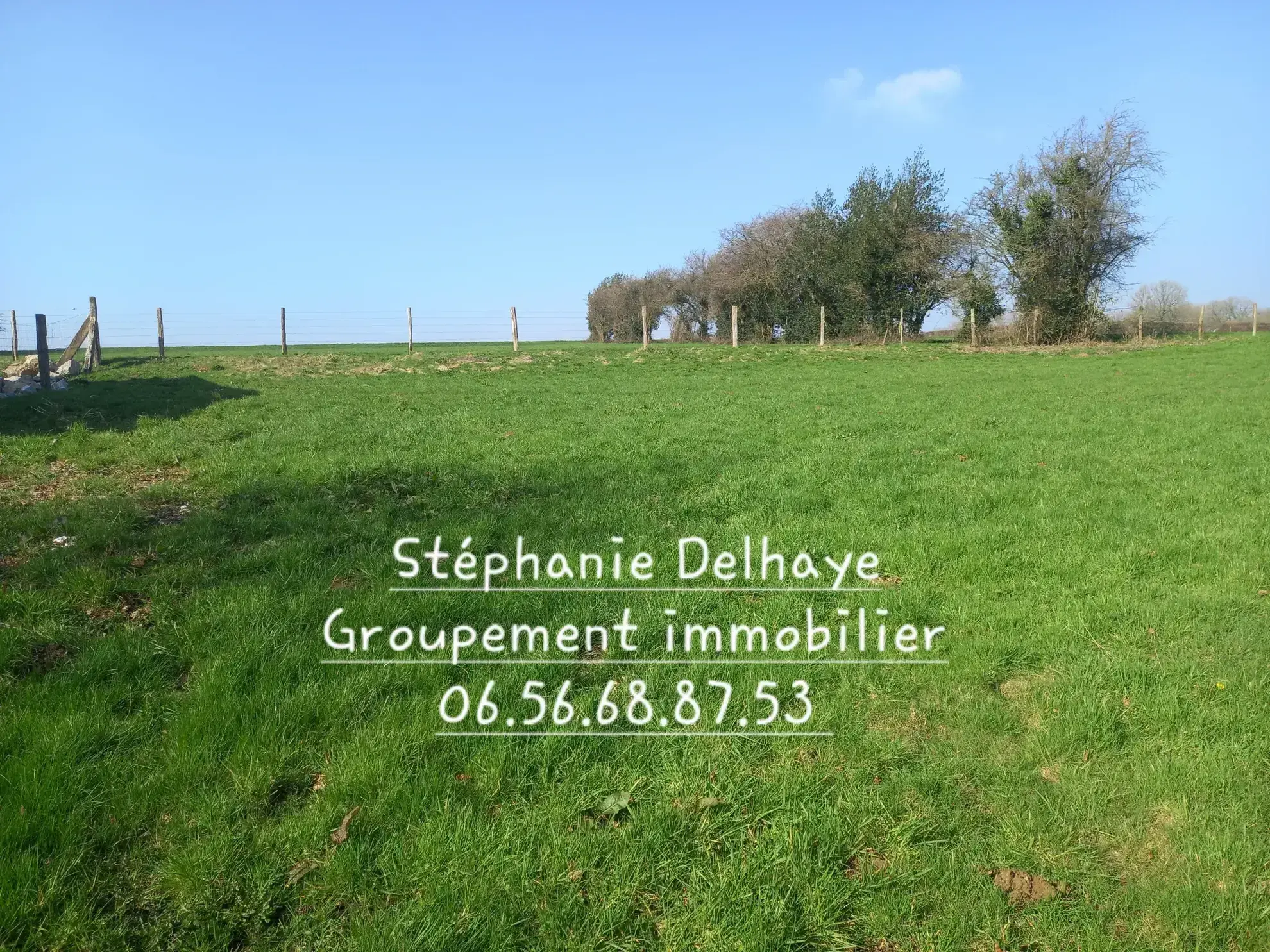 Terrain constructible de 2 400 m² à Bourthes dans un environnement paisible