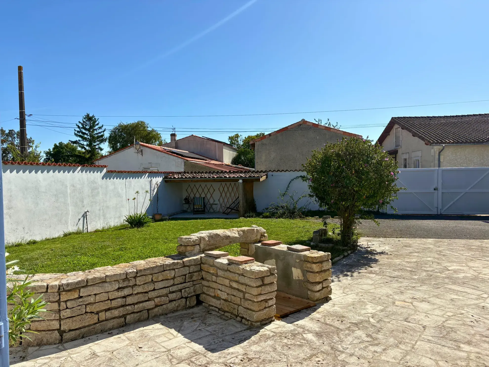 Maison de plain-pied moderne à vendre à Boutiers-Saint-Trojan, 3 chambres, garage et jardin privé 