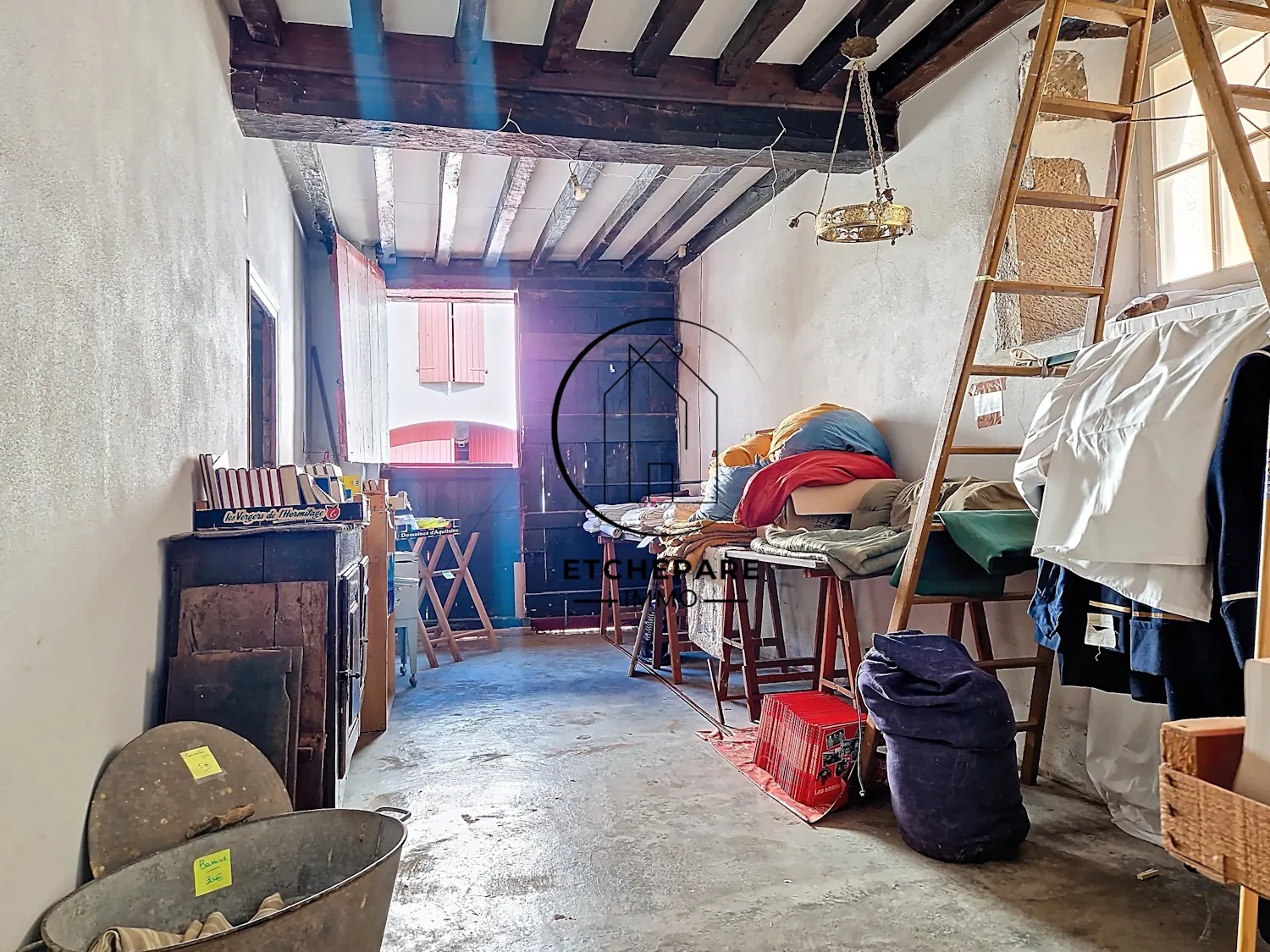 Maison typique basque à Garris en vente - Double appartement avec jardin 