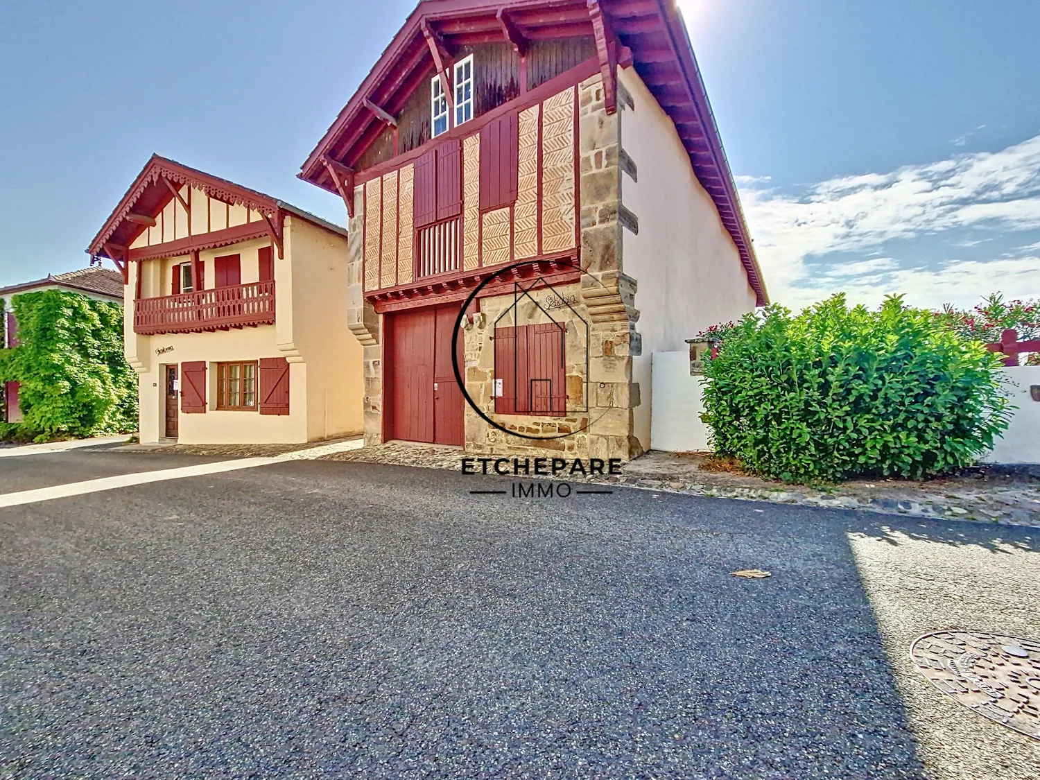 Maison typique basque à Garris en vente - Double appartement avec jardin