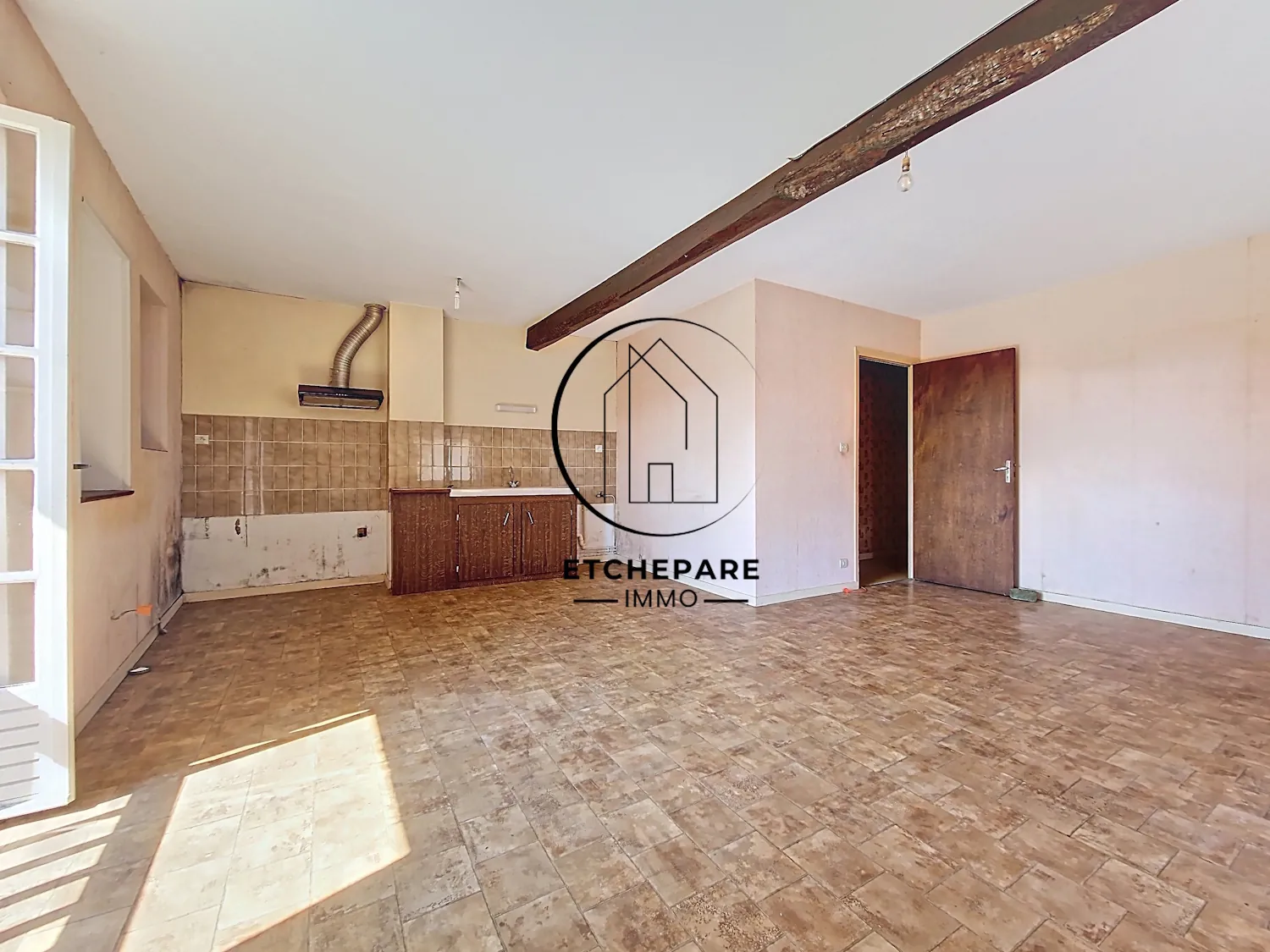 Maison typique basque à Garris en vente - Double appartement avec jardin 