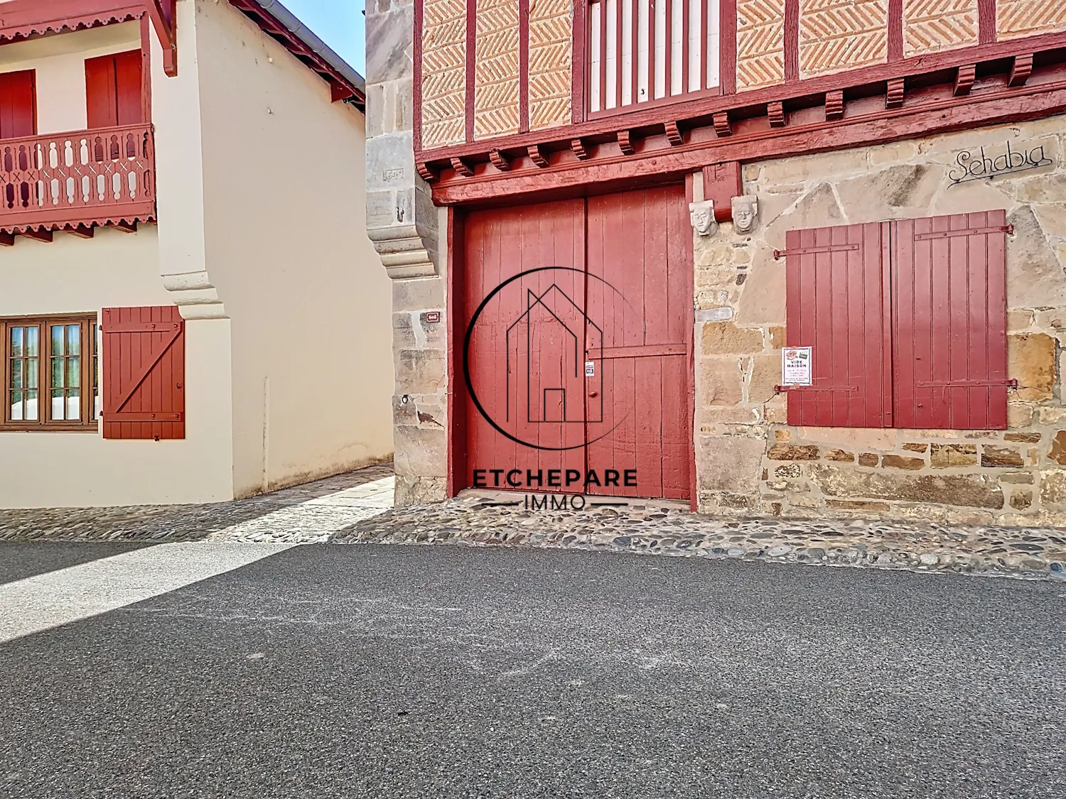 Maison typique basque à Garris en vente - Double appartement avec jardin 