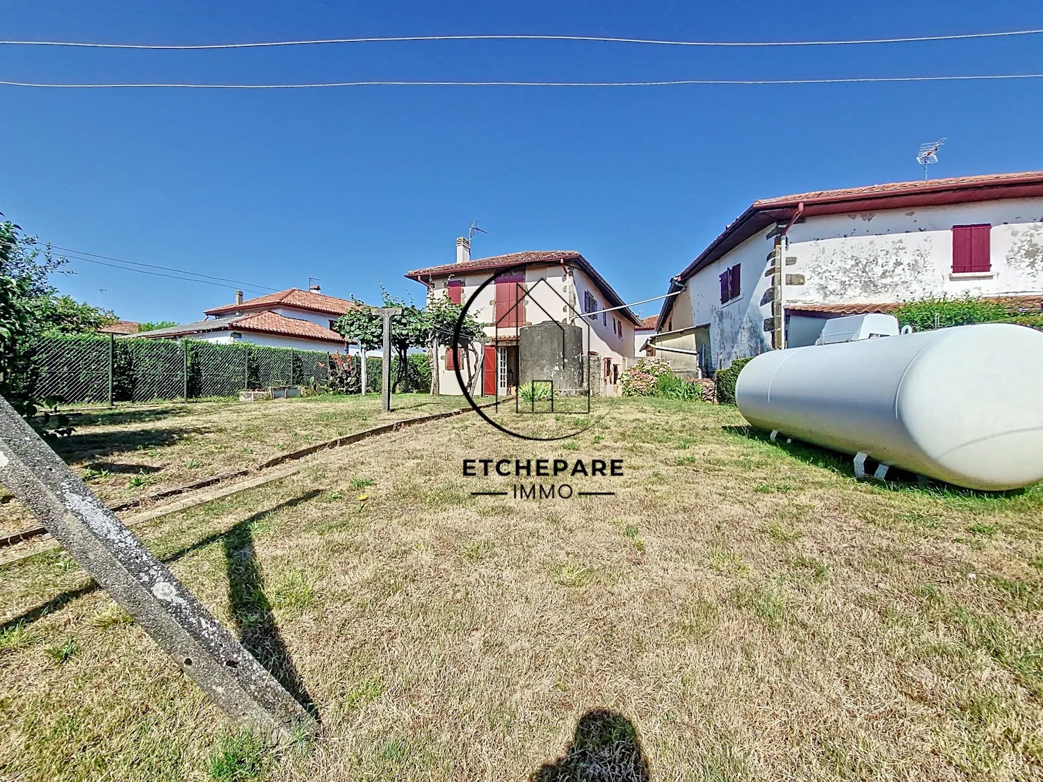 Maison typique basque à Garris en vente - Double appartement avec jardin 