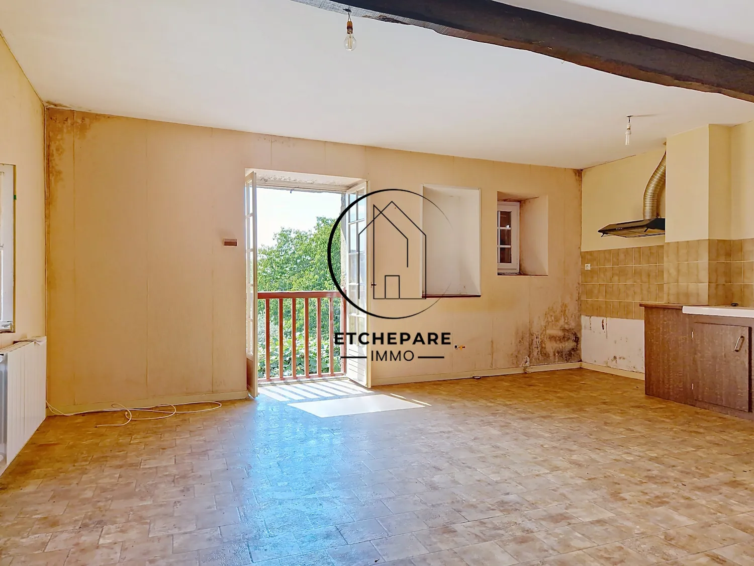 Maison typique basque à Garris en vente - Double appartement avec jardin 