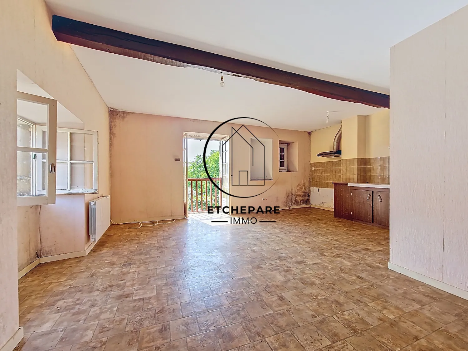 Maison typique basque à Garris en vente - Double appartement avec jardin 