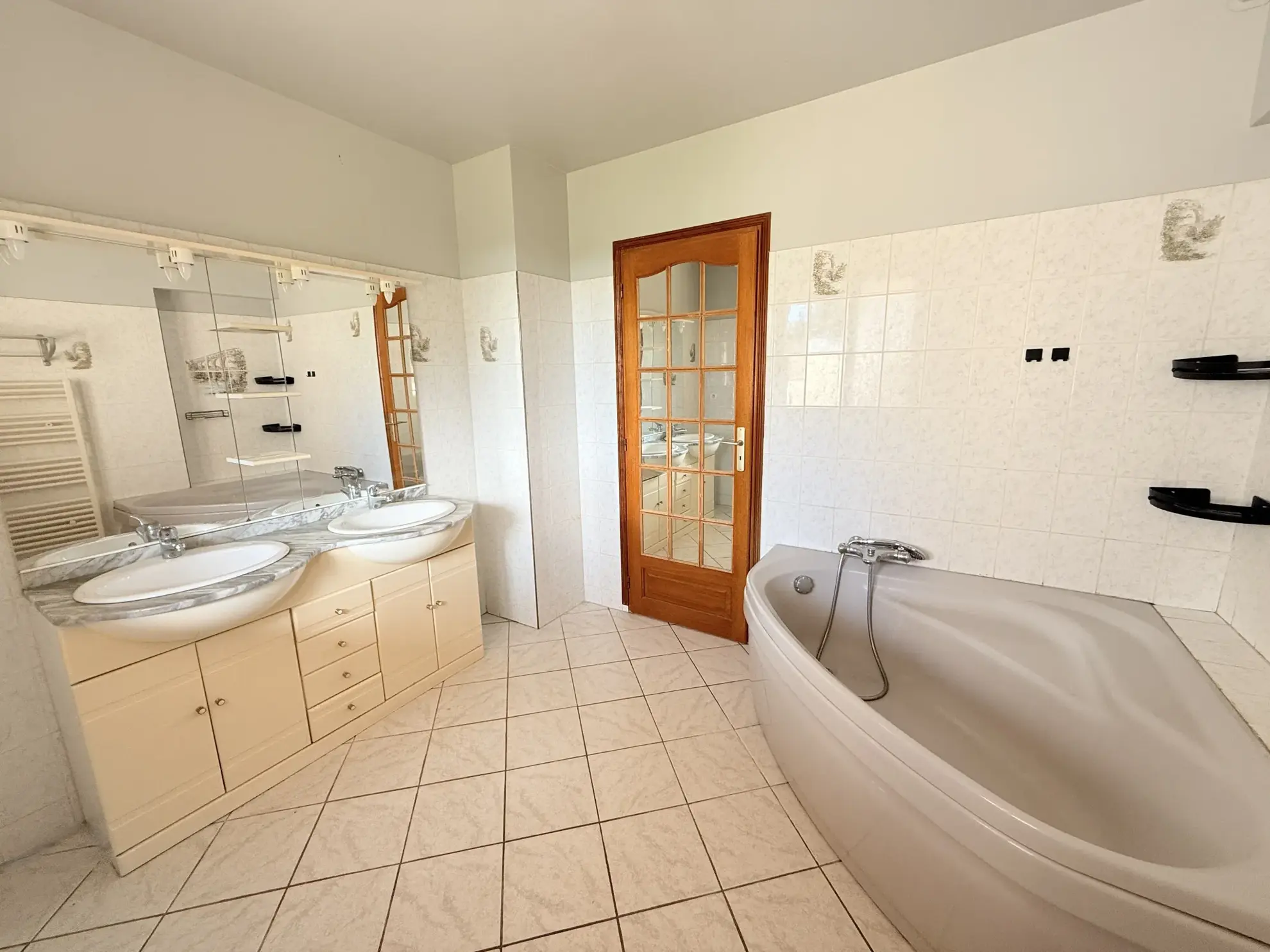 Maison familiale de 230 m² avec sous-sol et panneaux photovoltaïques à Coulommiers 