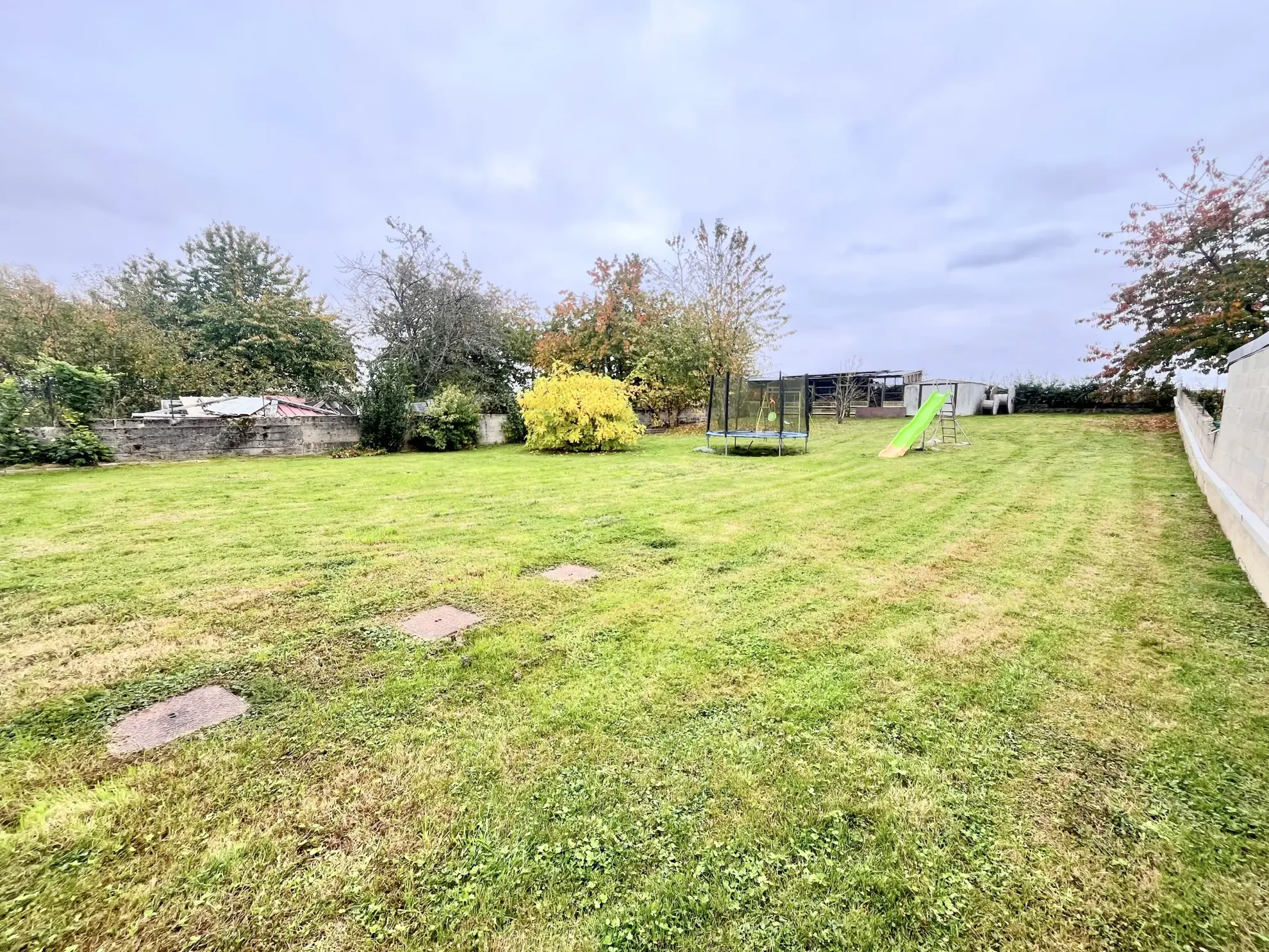 Maison familiale de 230 m² avec sous-sol et panneaux photovoltaïques à Coulommiers 