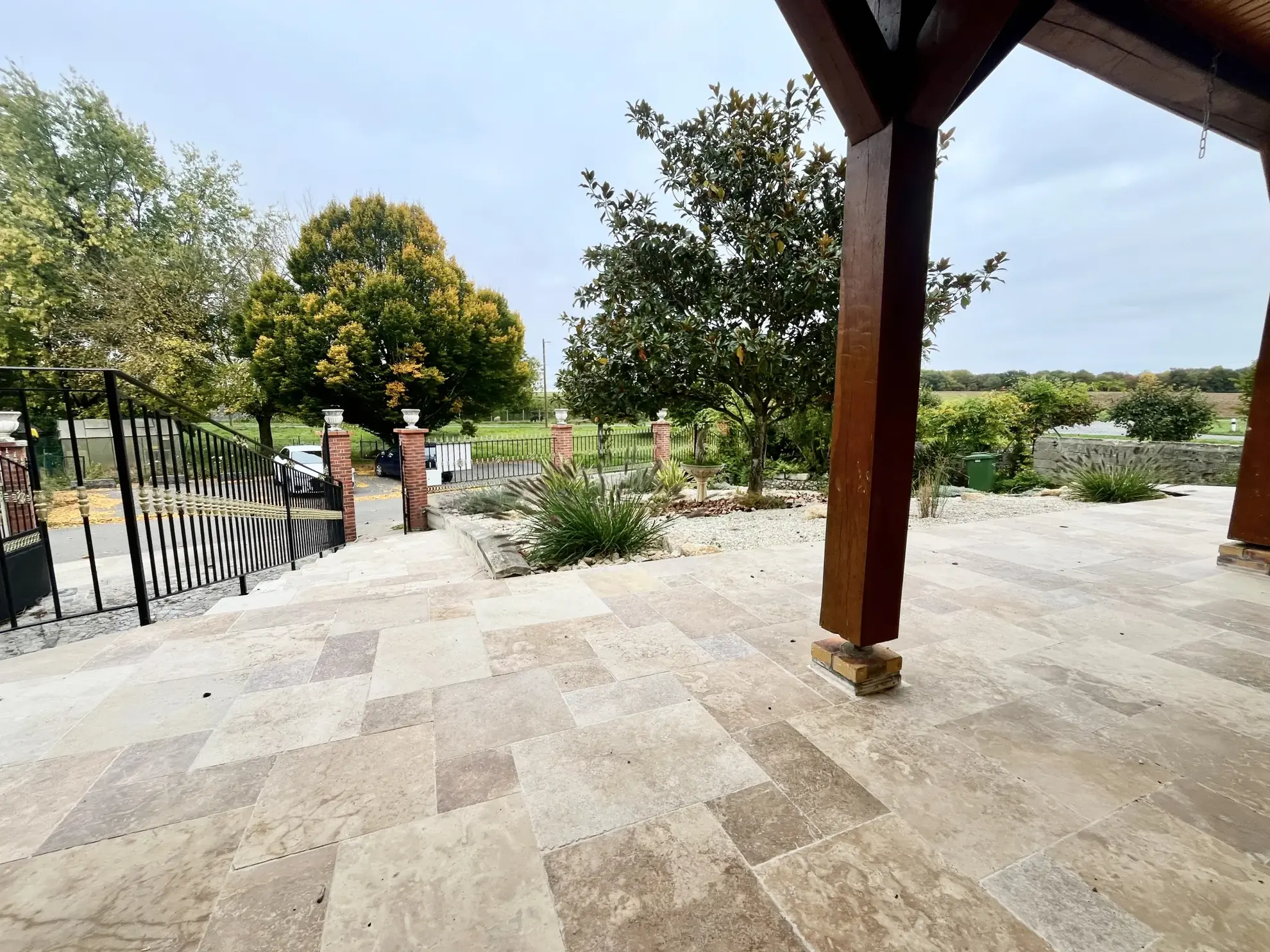 Maison familiale de 230 m² avec sous-sol et panneaux photovoltaïques à Coulommiers 