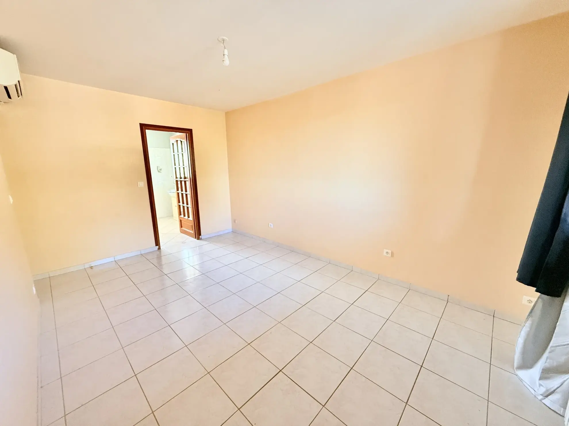 Maison familiale de 230 m² avec sous-sol et panneaux photovoltaïques à Coulommiers 