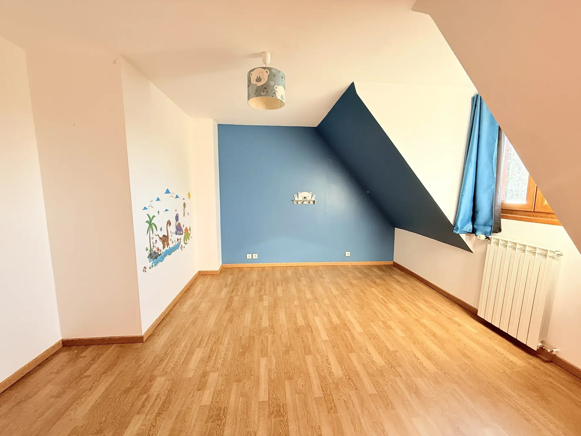 Maison familiale de 230 m² avec sous-sol et panneaux photovoltaïques à Coulommiers 