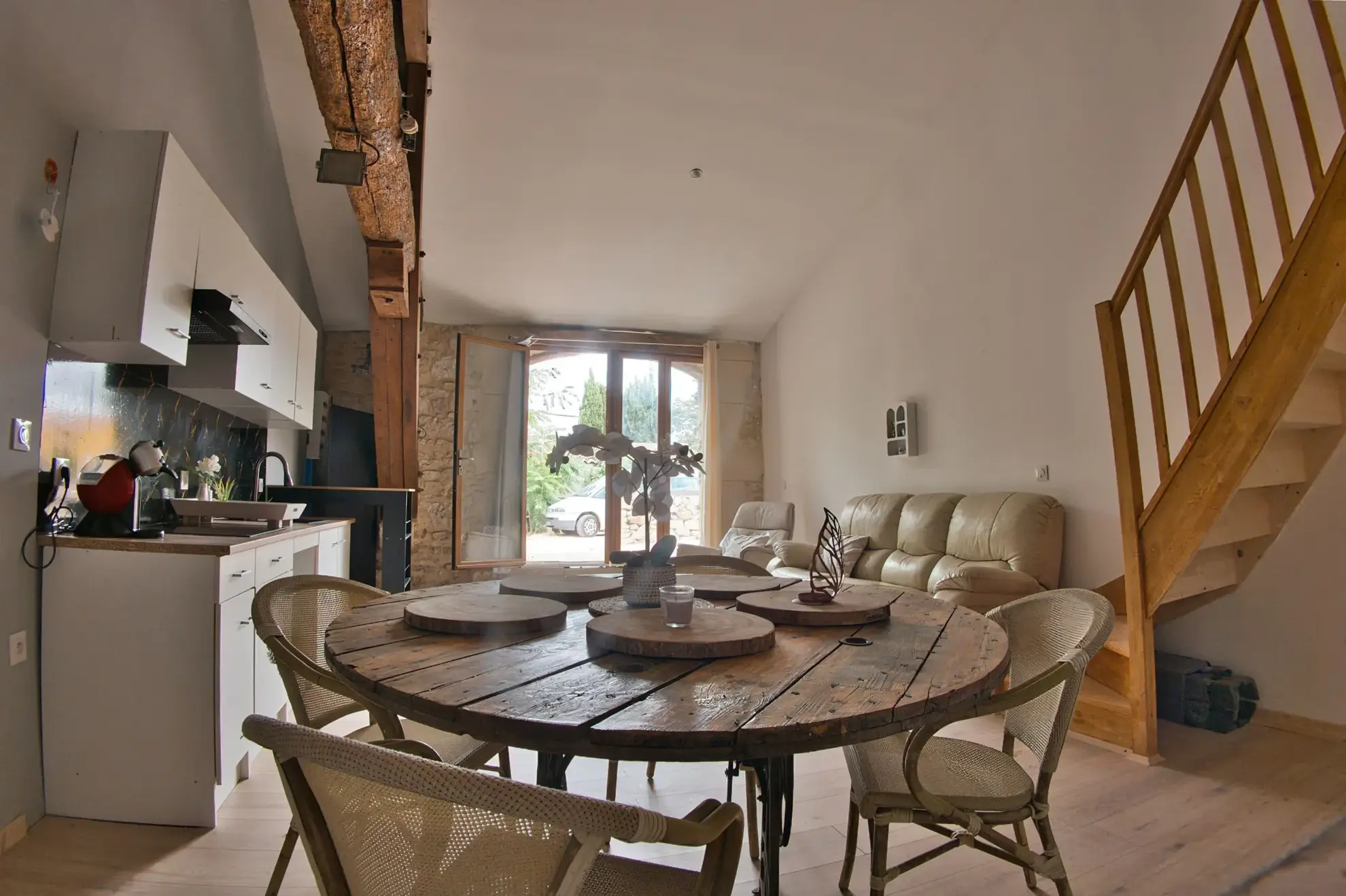 Maison de village divisible à Peyriac-de-Mer avec garage et terrasse 