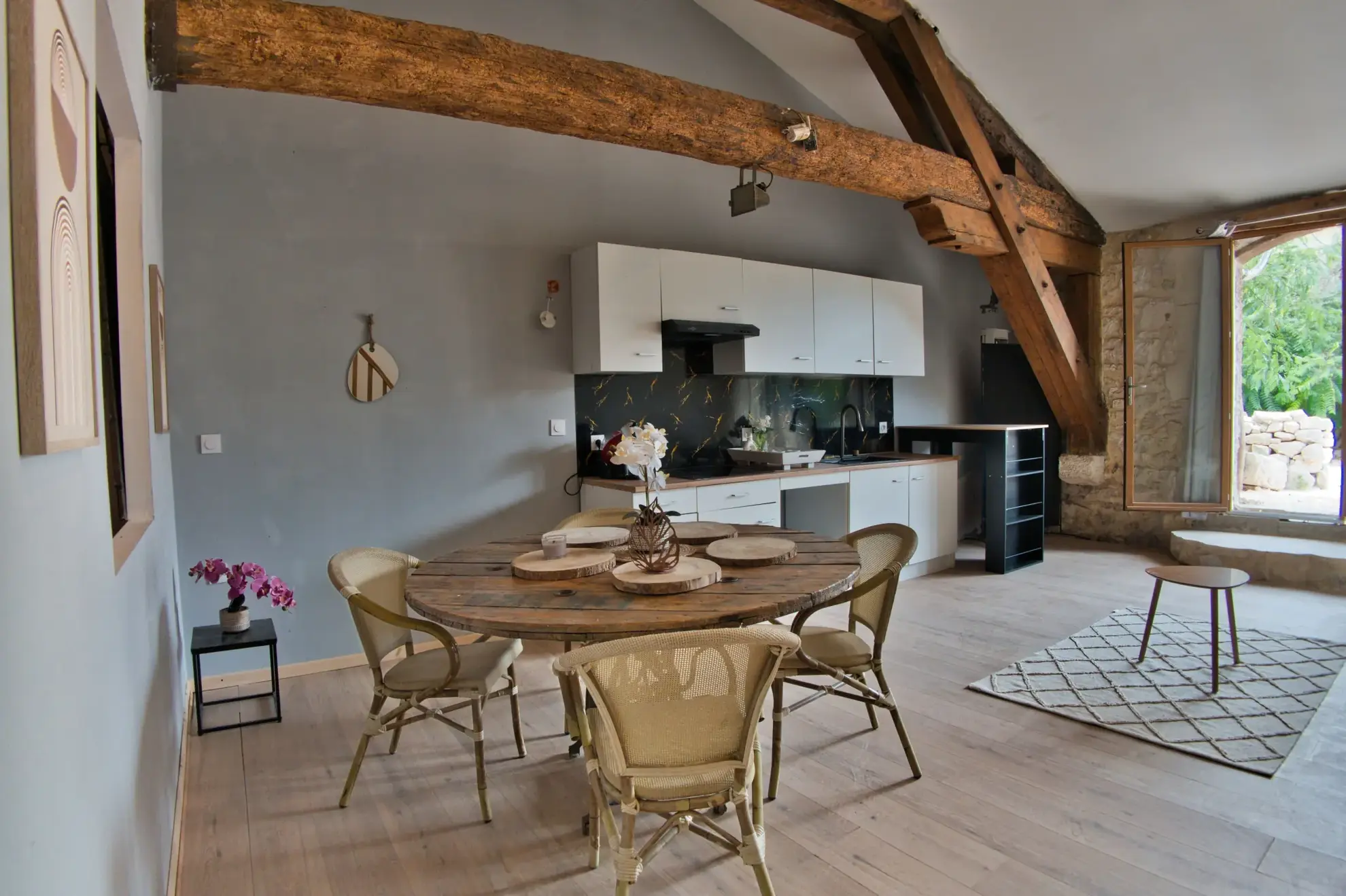 Maison de village divisible à Peyriac-de-Mer avec garage et terrasse 