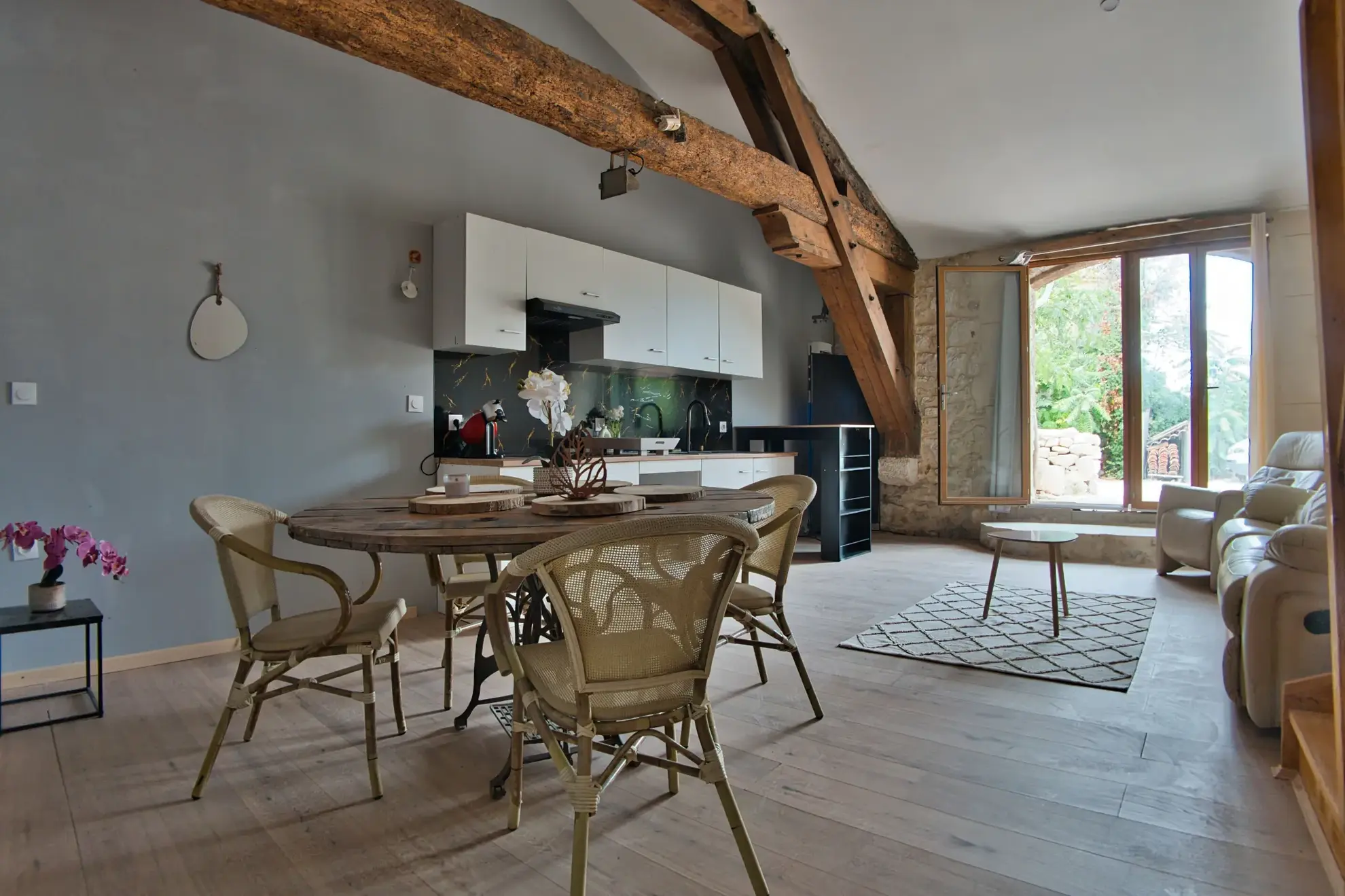 Maison de village divisible à Peyriac-de-Mer avec garage et terrasse 