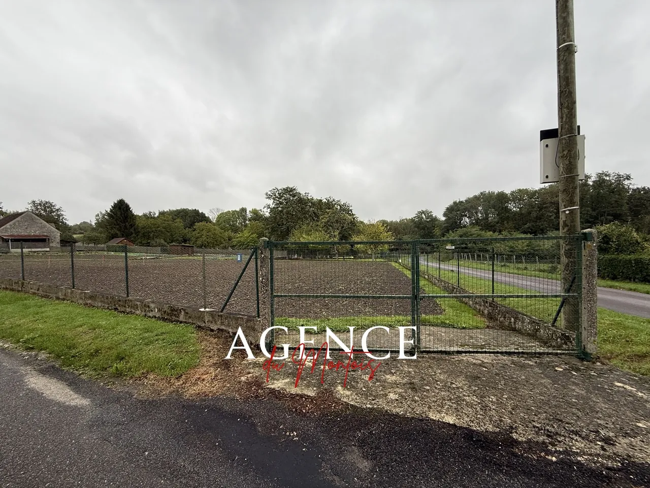 Terrain à bâtir de 621 m² à Donnemarie-Dontilly en Ile-de-France 