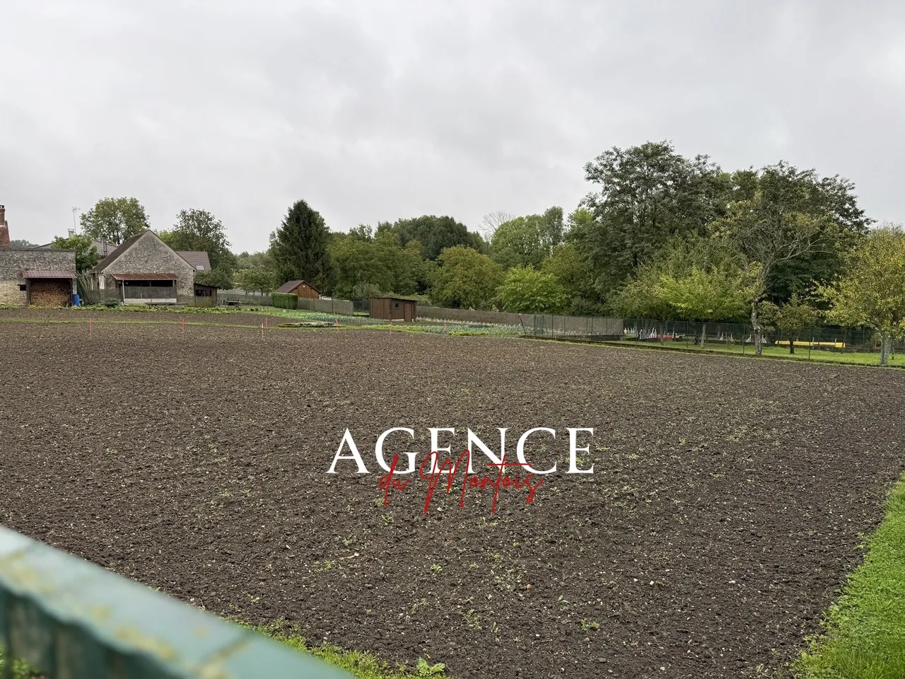 Terrain à bâtir de 621 m² à Donnemarie-Dontilly en Ile-de-France