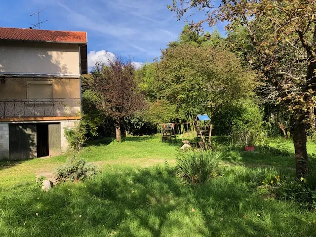 Belle maison de 135 m² avec jardin arboré à Saint Rémy, environnement paisible 