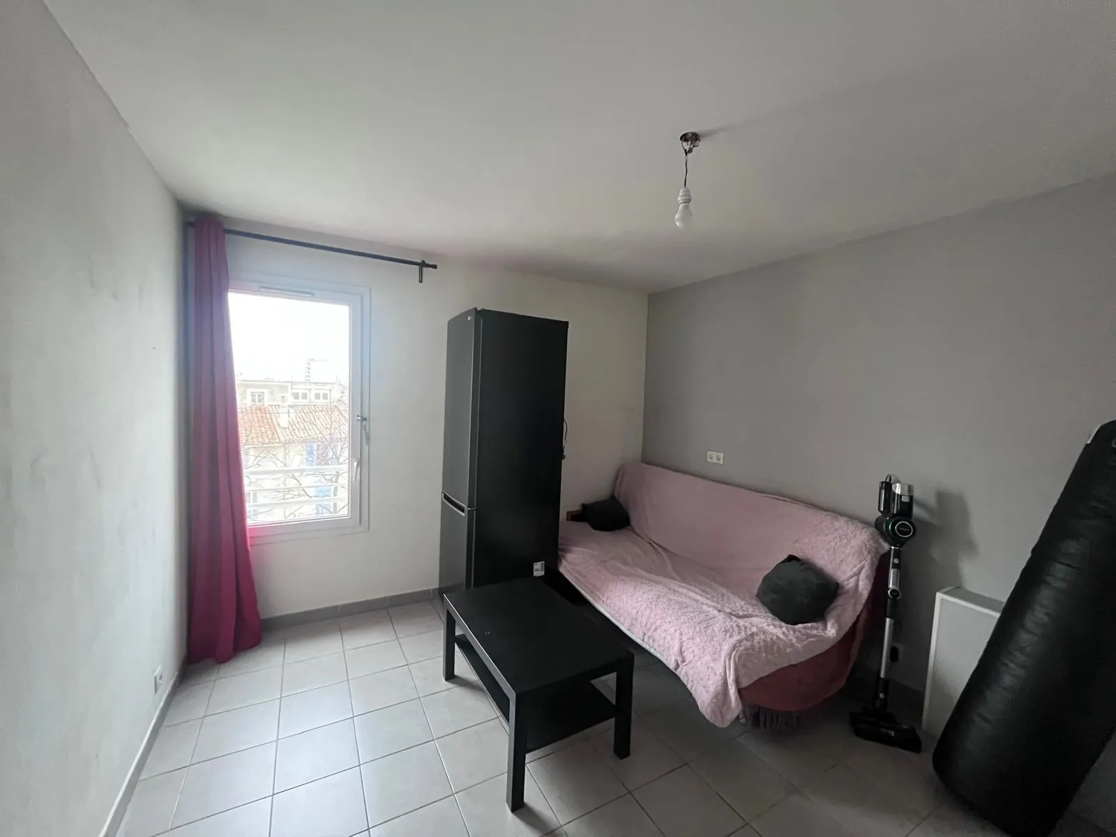 Appartement Duplex T5 à Marignane avec Terrasse, Parking et Faibles Charges 