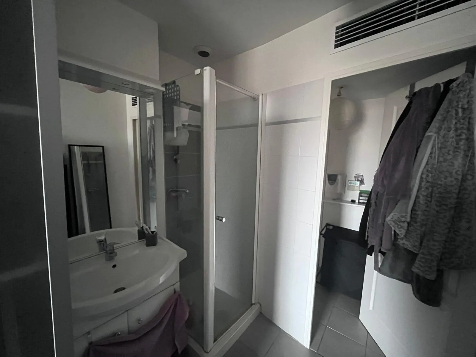 Appartement Duplex T5 à Marignane avec Terrasse, Parking et Faibles Charges 