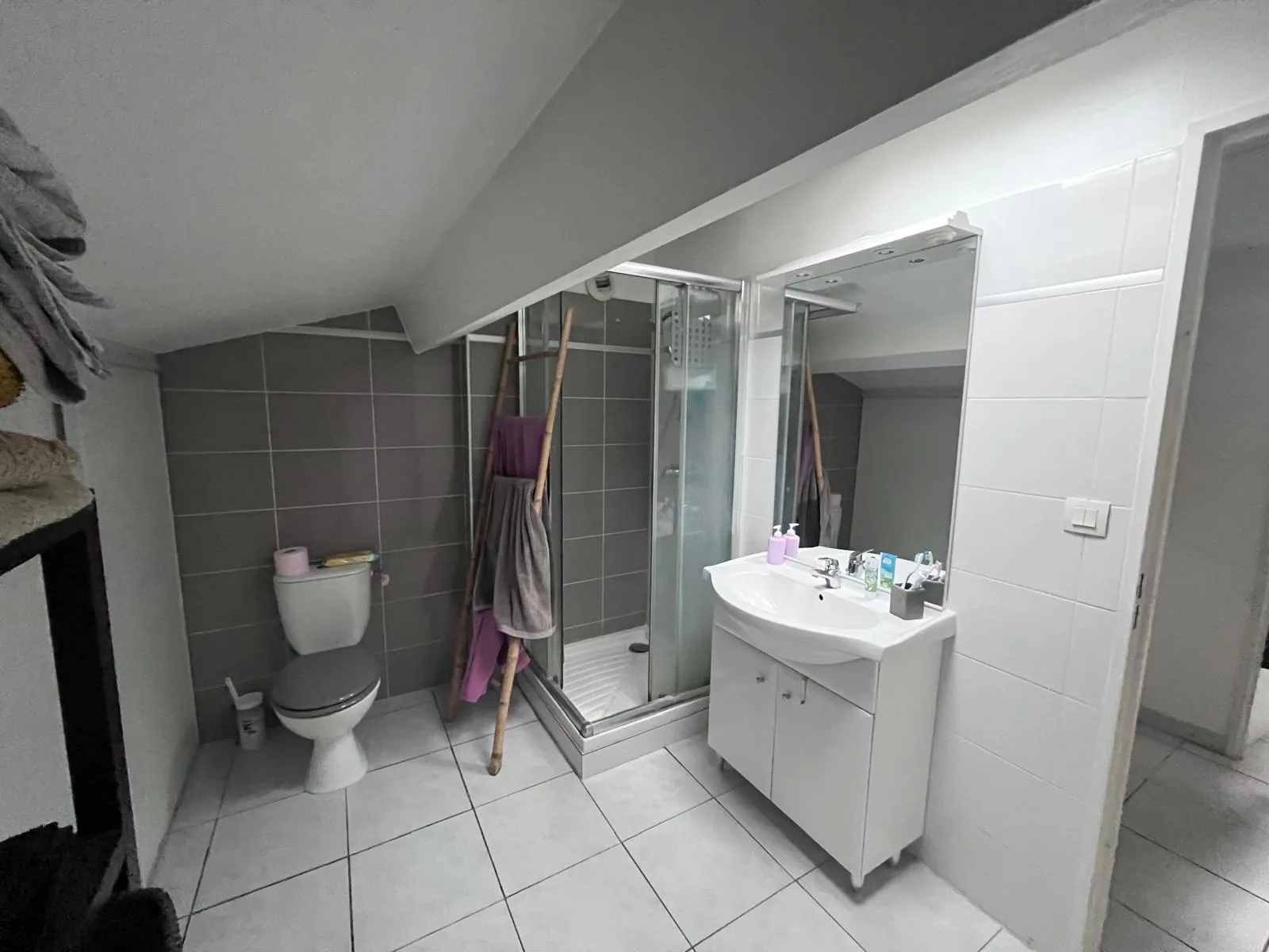 Appartement Duplex T5 à Marignane avec Terrasse, Parking et Faibles Charges 