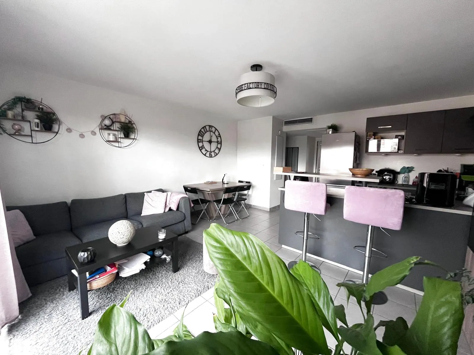 Appartement Duplex T5 à Marignane avec Terrasse, Parking et Faibles Charges