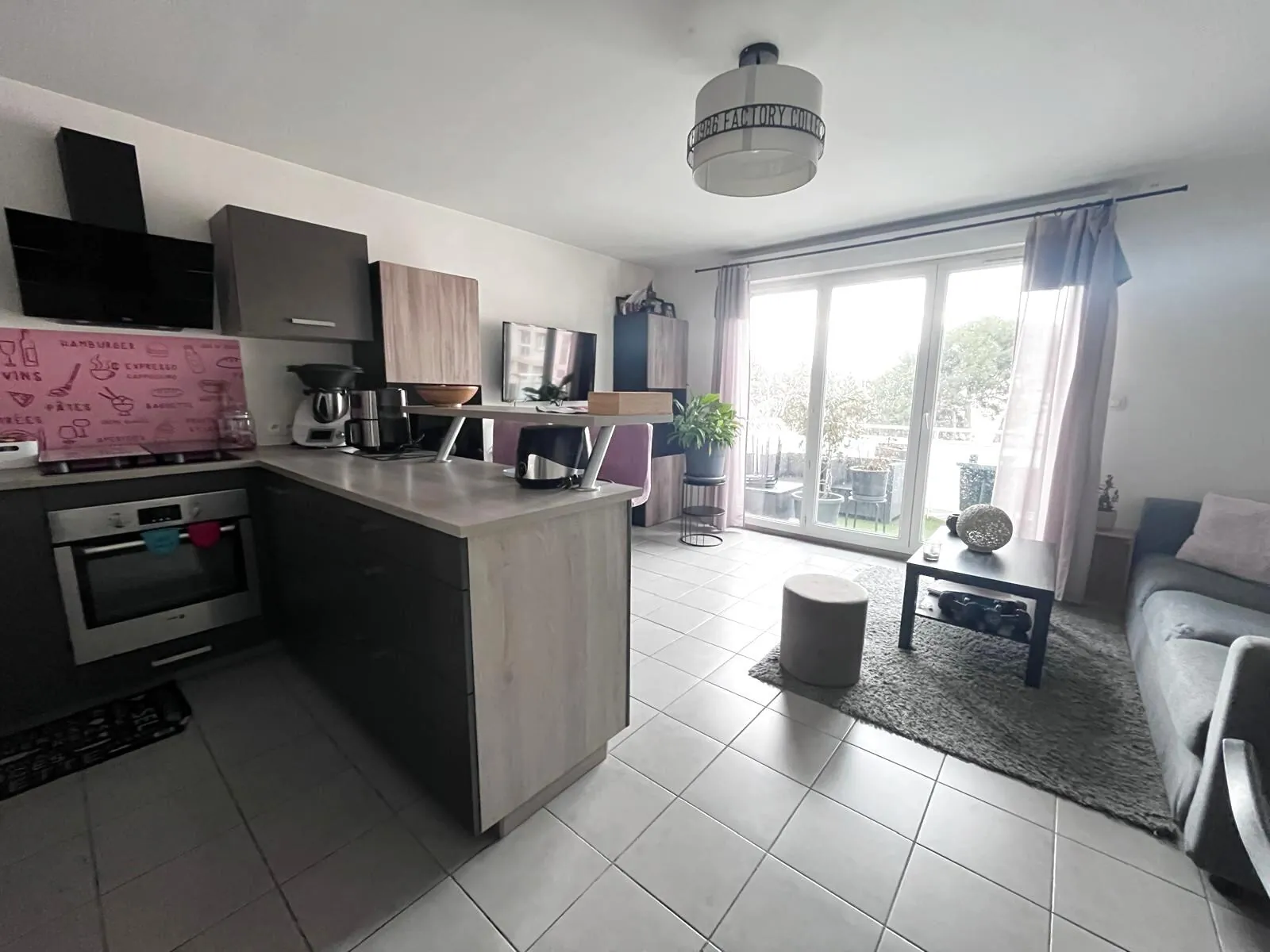 Appartement Duplex T5 à Marignane avec Terrasse, Parking et Faibles Charges 