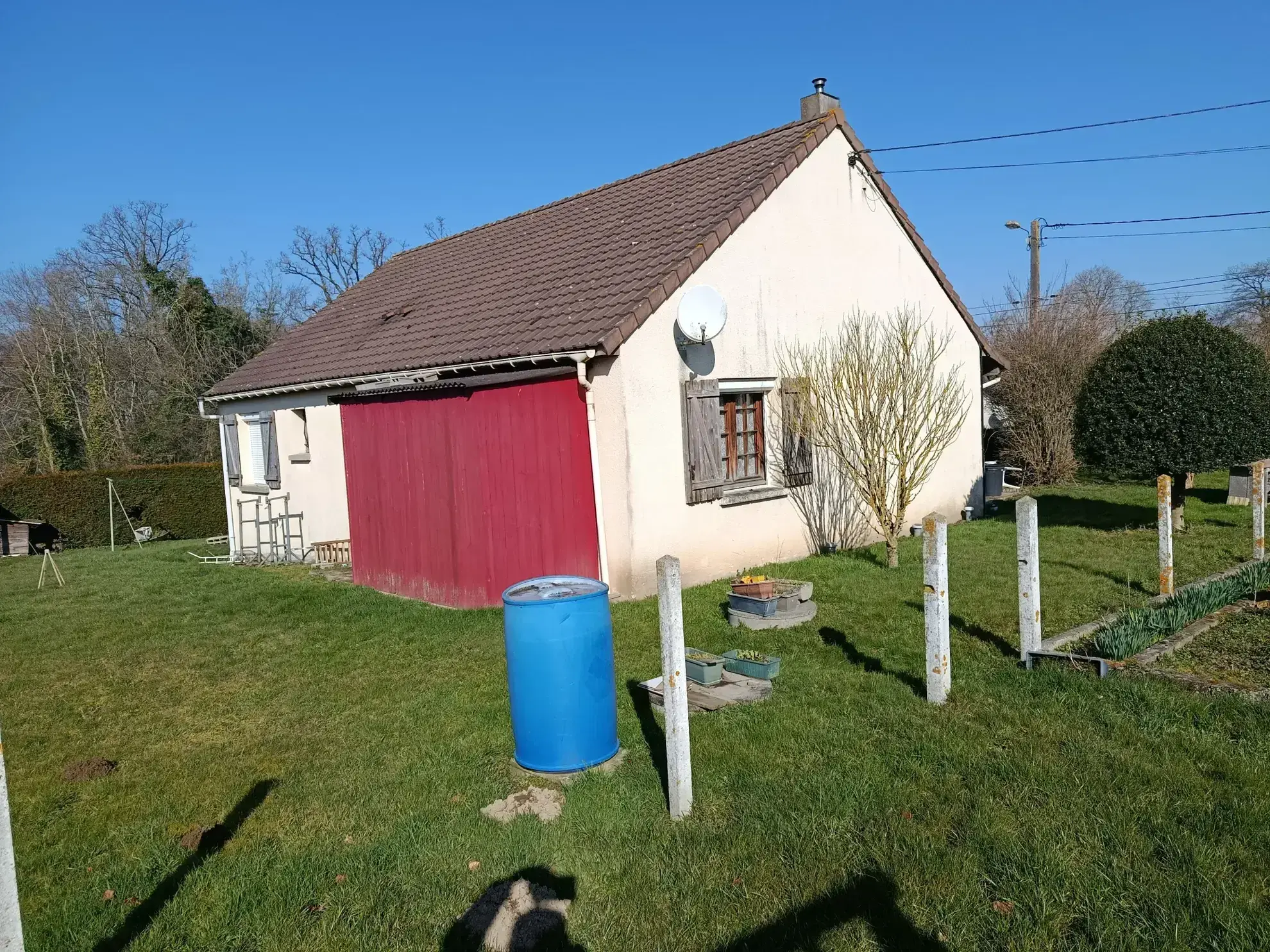 Rare maison de plain-pied avec 3 chambres et grand terrain à Cende-sur-Noireau 
