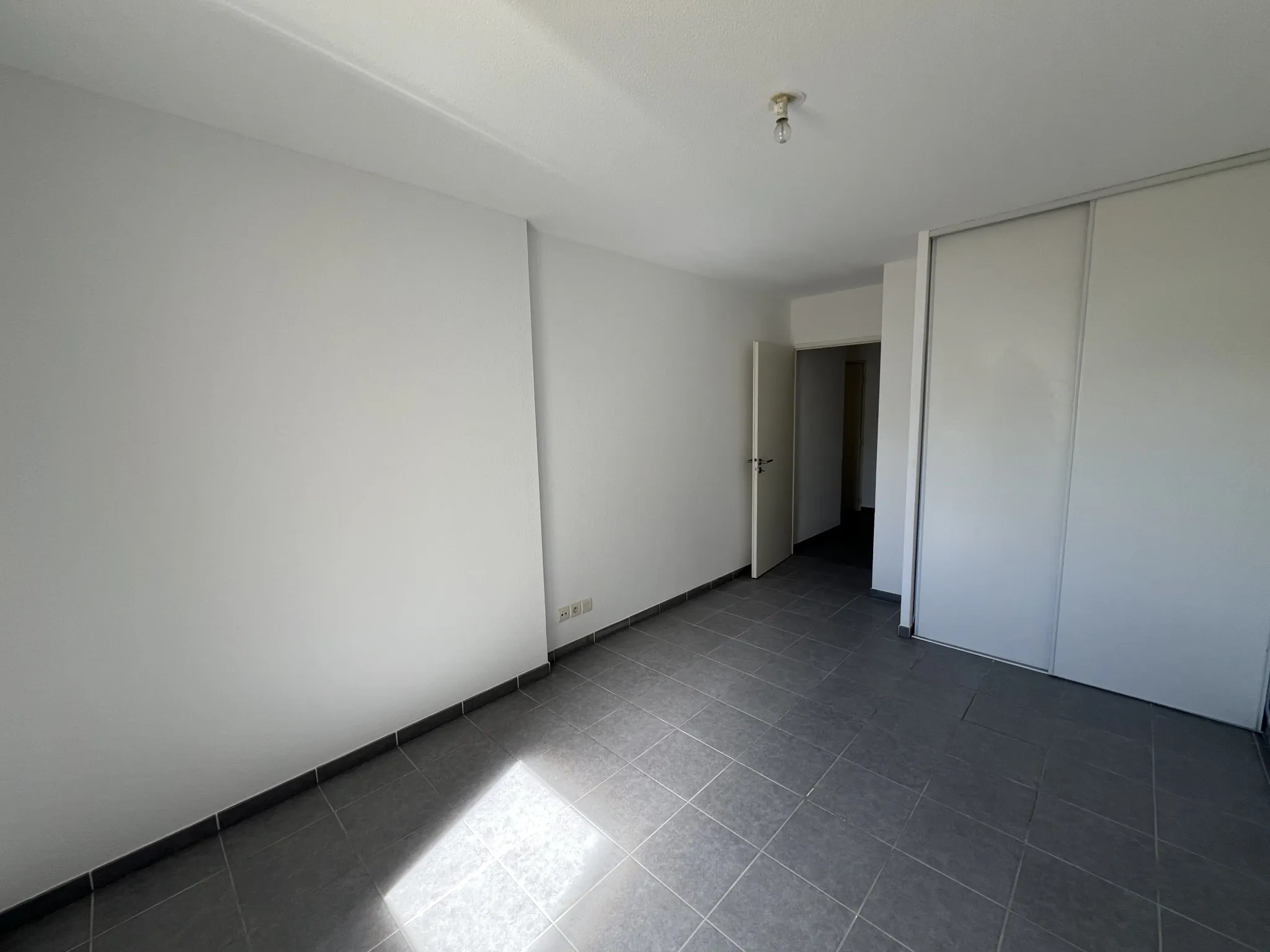 Appartement 3 pièces à vendre à Montpellier centre avec terrasse et garage sécurisé 
