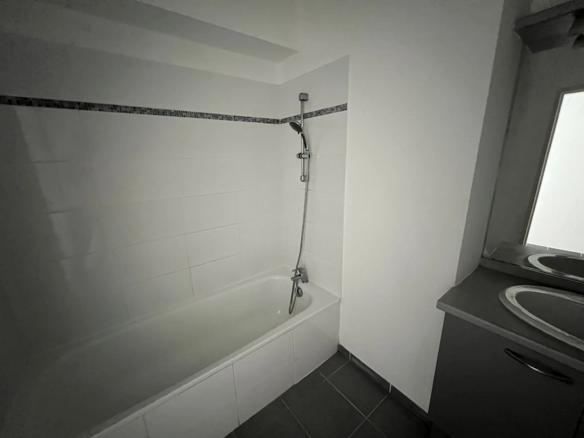 Appartement 3 pièces à vendre à Montpellier centre avec terrasse et garage sécurisé 