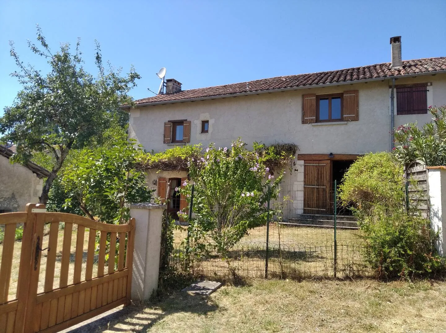 Maison en Pierre avec Terrasse et Hangar à St Privat des Pres