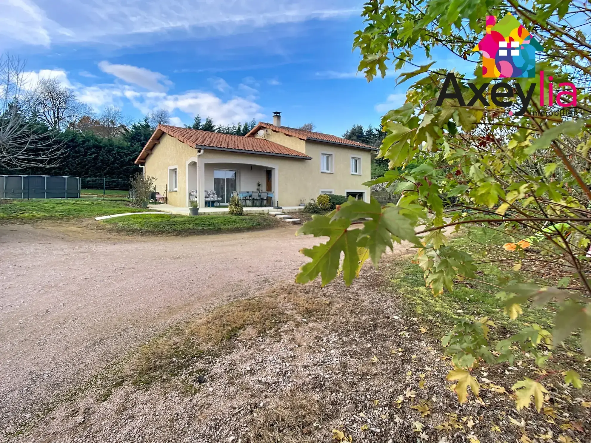 Maison à vendre à Changy avec sous-sol, 3 chambres, terrain de 1400 m² proche des commodités
