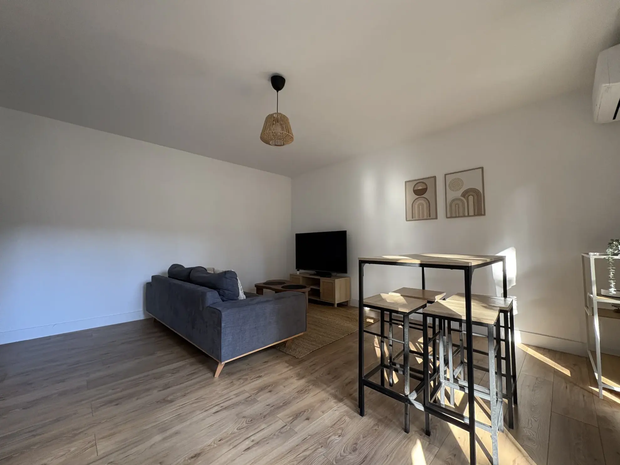 Appartement T3 rénové à Montpellier proche Gare Saint-Roch avec terrasse et garage 