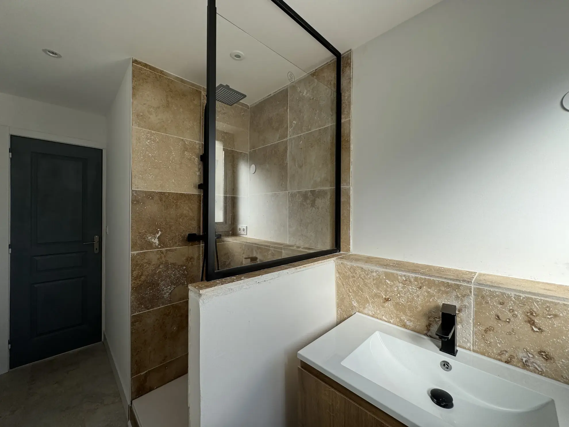 Appartement T3 rénové à Montpellier proche Gare Saint-Roch avec terrasse et garage 