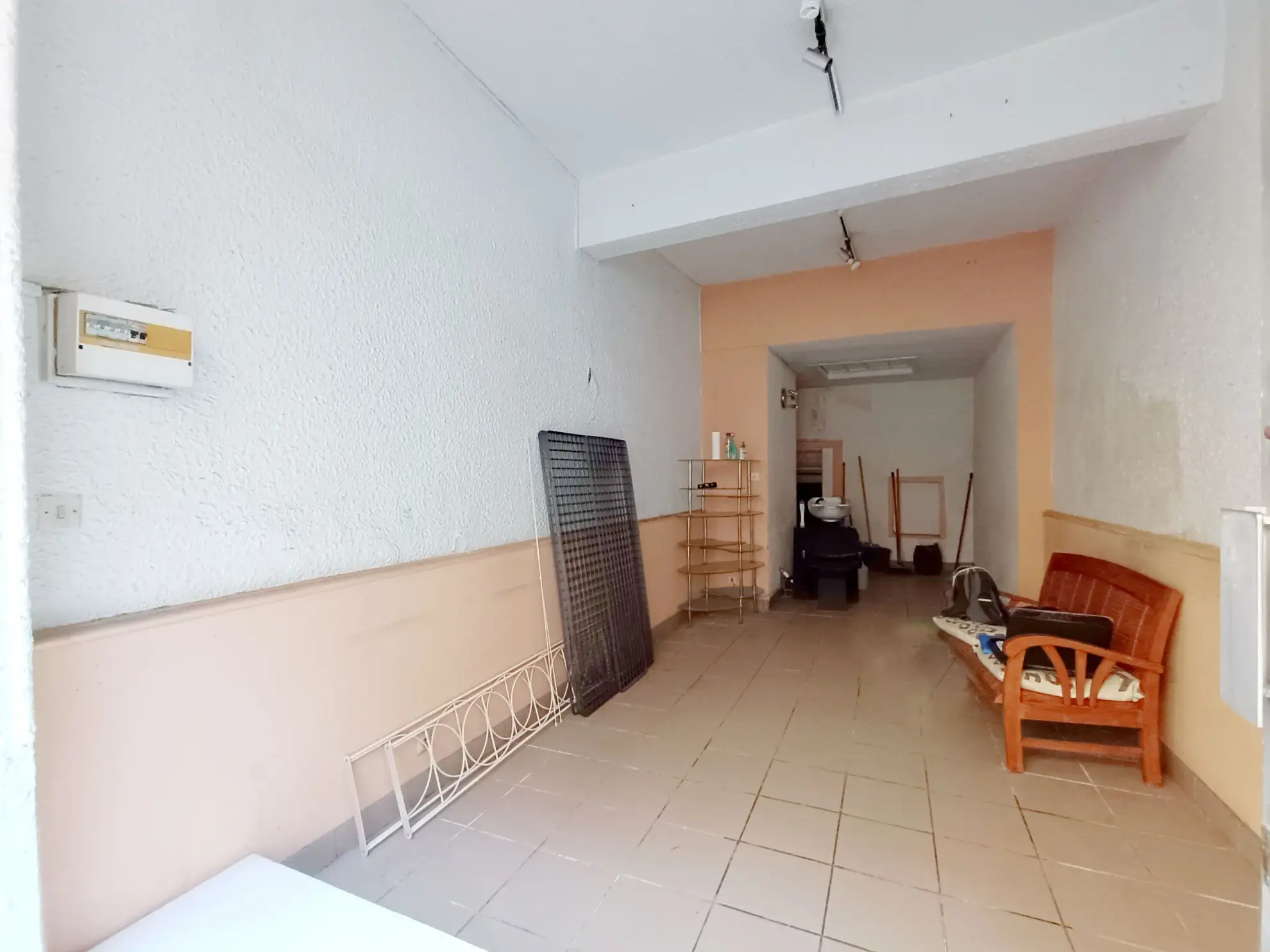 Local commercial de 20 m² avec réserve au cœur de Carcassonne, emplacement premium 