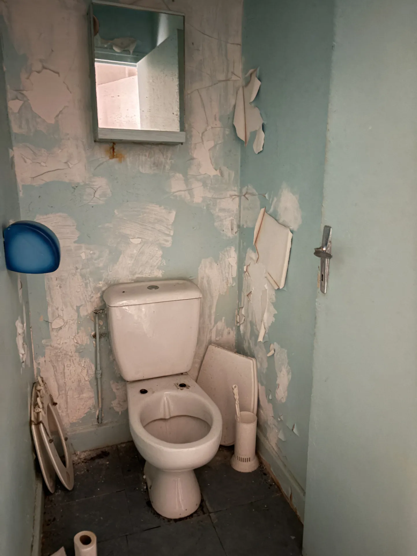 Maison ancienne à rénover à Auriac, 8 pièces avec terrain et dépendances 