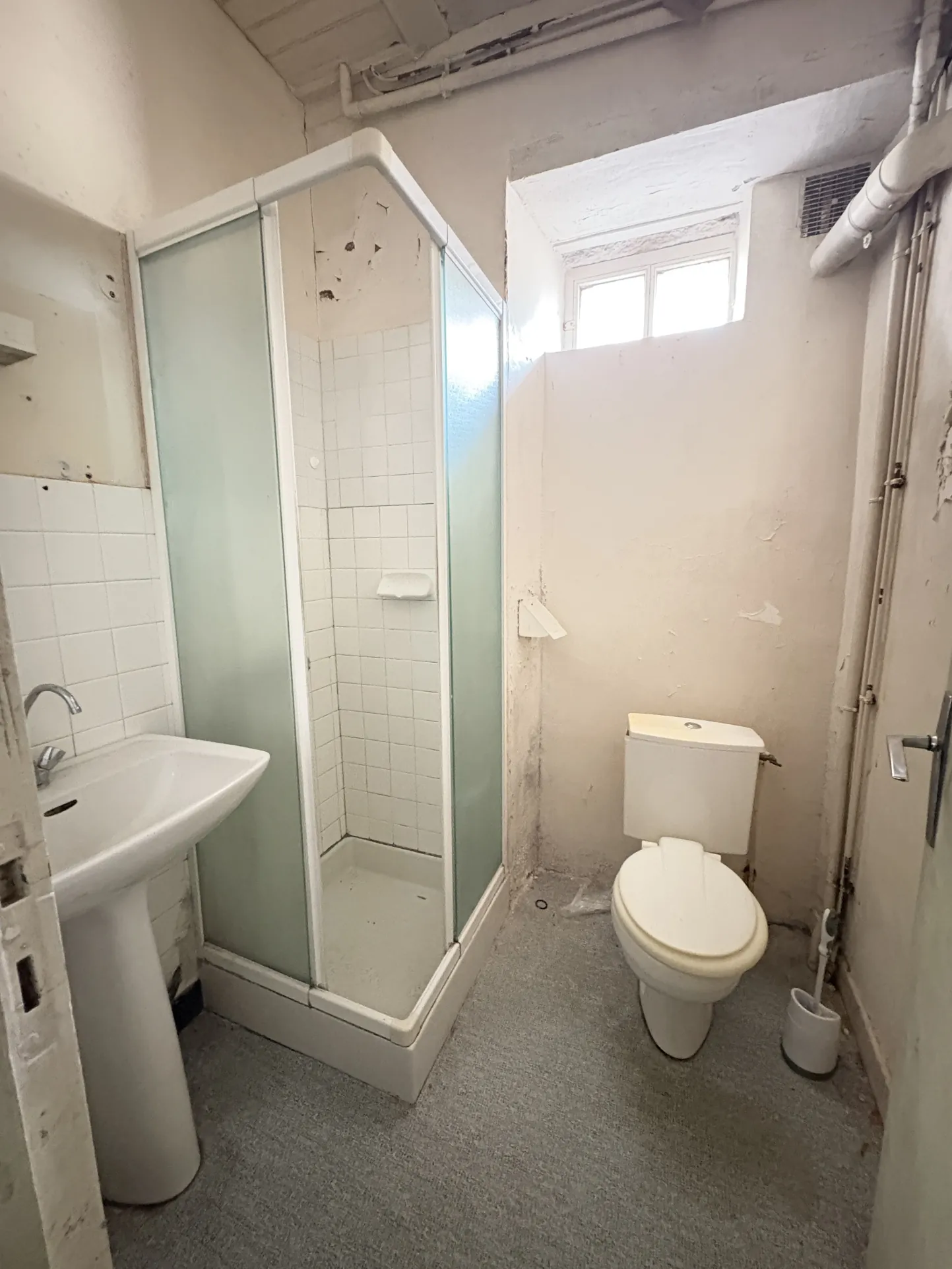 Maison ancienne à rénover à Auriac, 8 pièces avec terrain et dépendances 