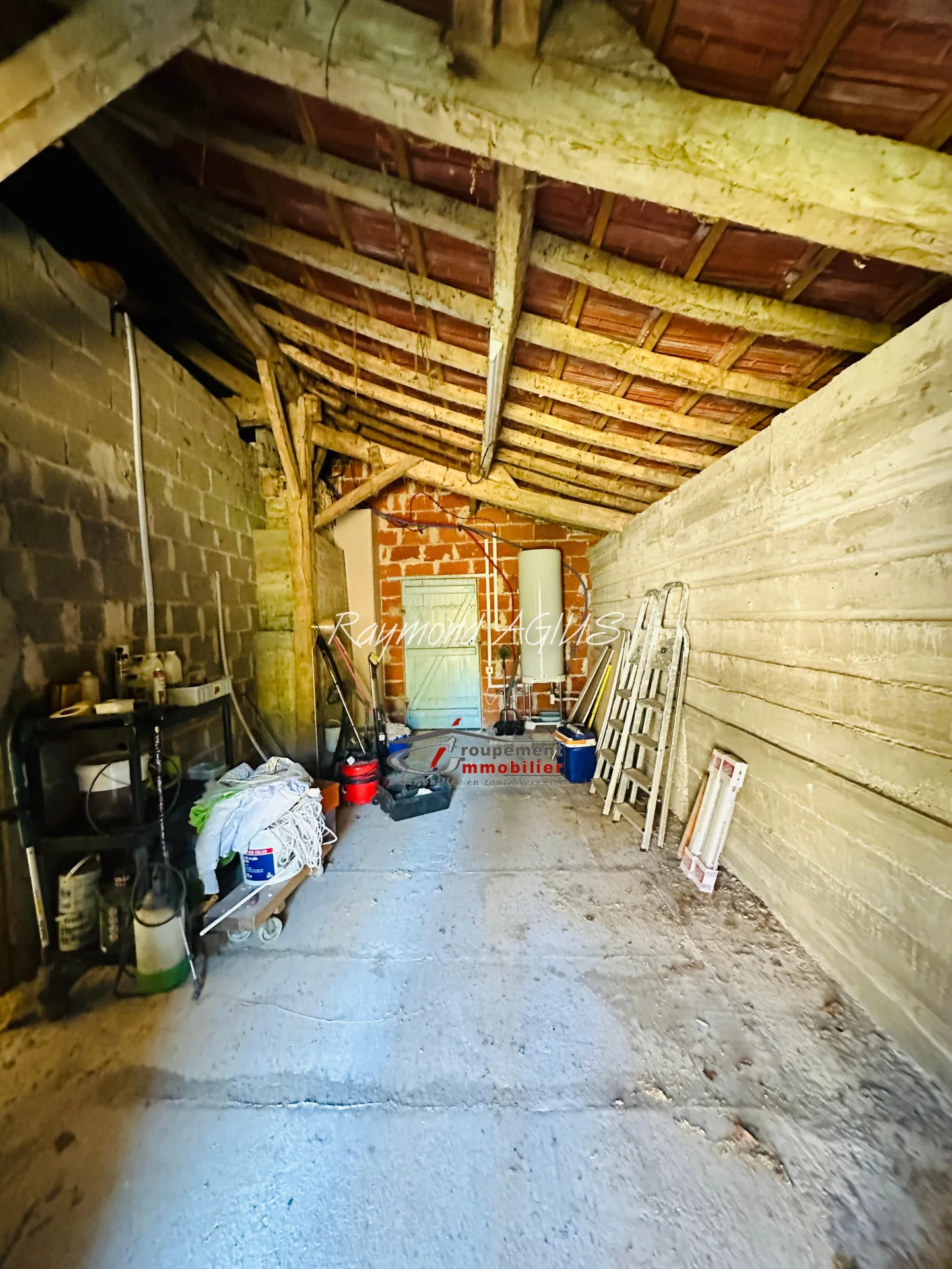 Charmante maison en pierre avec dépendances et 1,7 hectare à Gardonne 