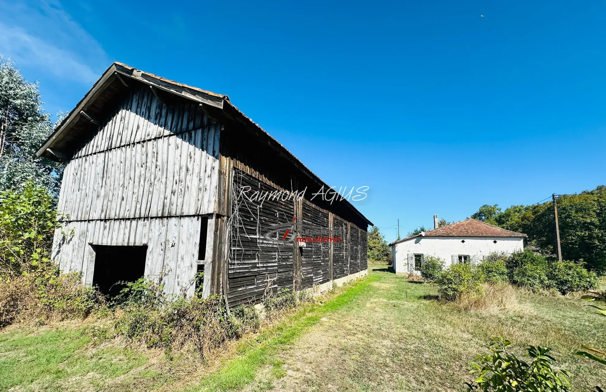 Charmante maison en pierre avec dépendances et 1,7 hectare à Gardonne 