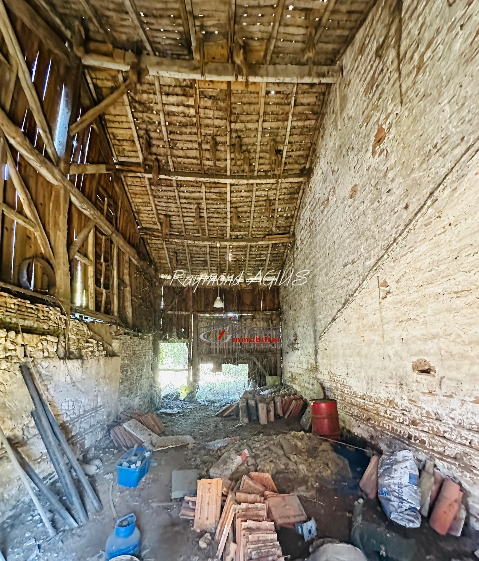 Charmante maison en pierre avec dépendances et 1,7 hectare à Gardonne 