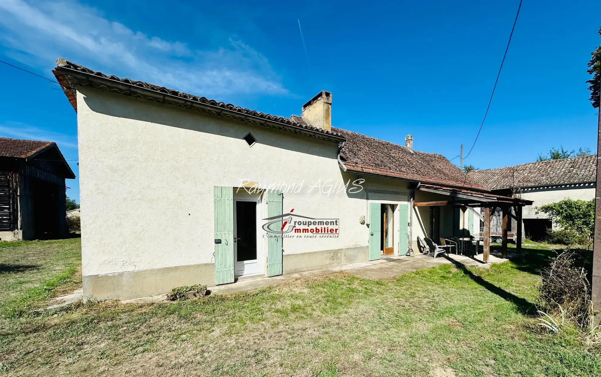 Charmante maison en pierre avec dépendances et 1,7 hectare à Gardonne