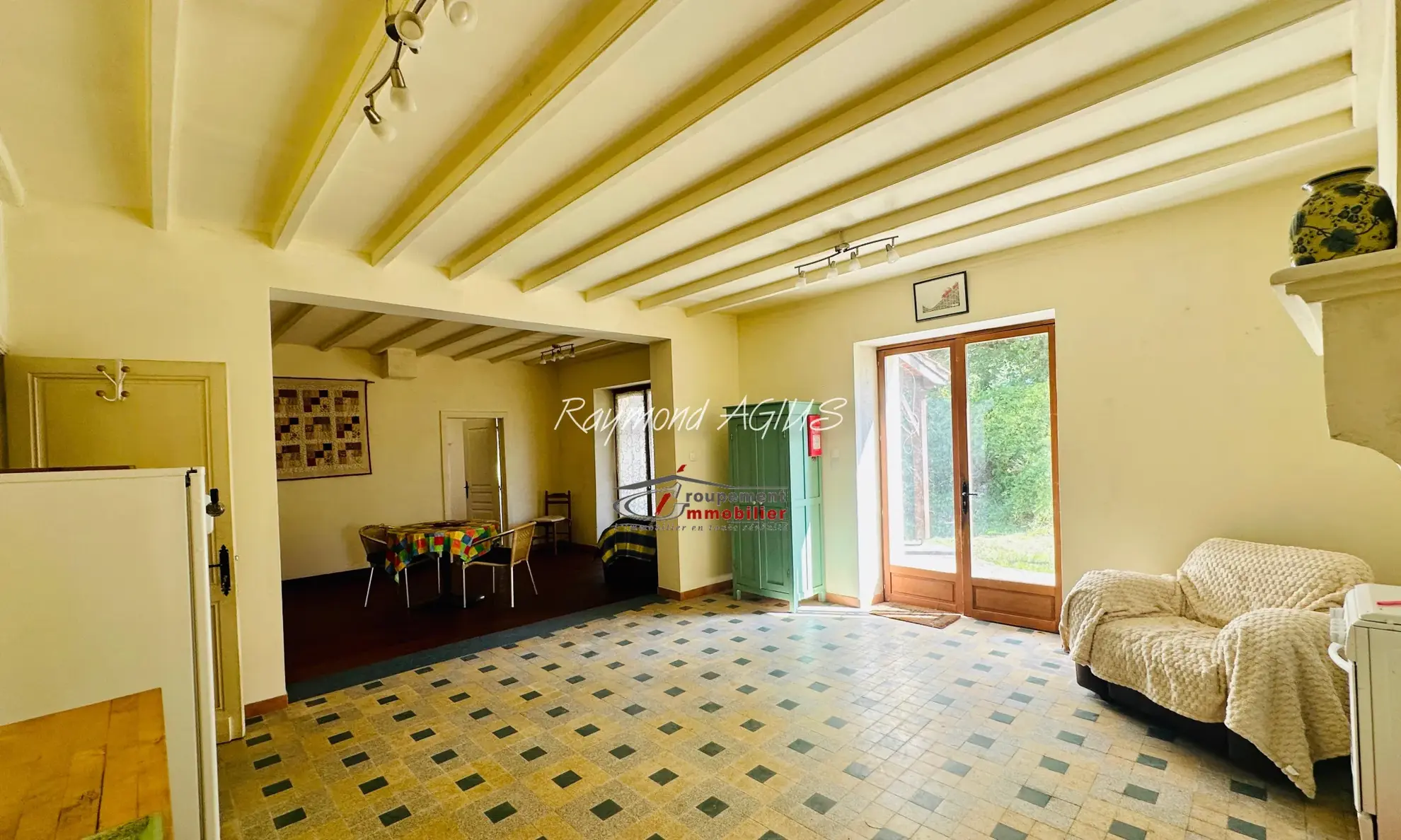 Charmante maison en pierre avec dépendances et 1,7 hectare à Gardonne 