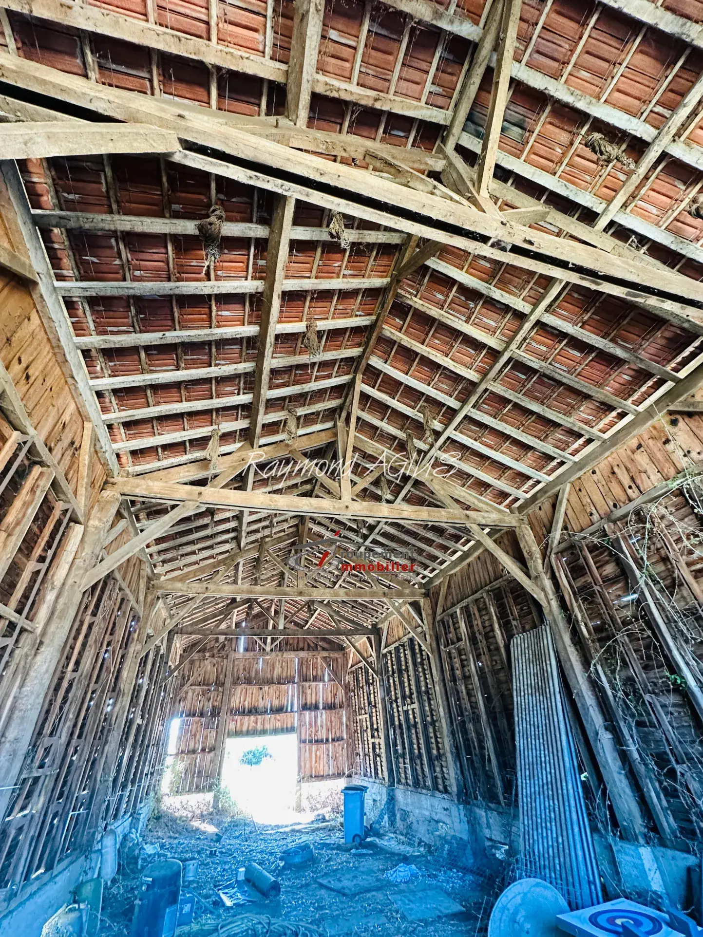 Charmante maison en pierre avec dépendances et 1,7 hectare à Gardonne 