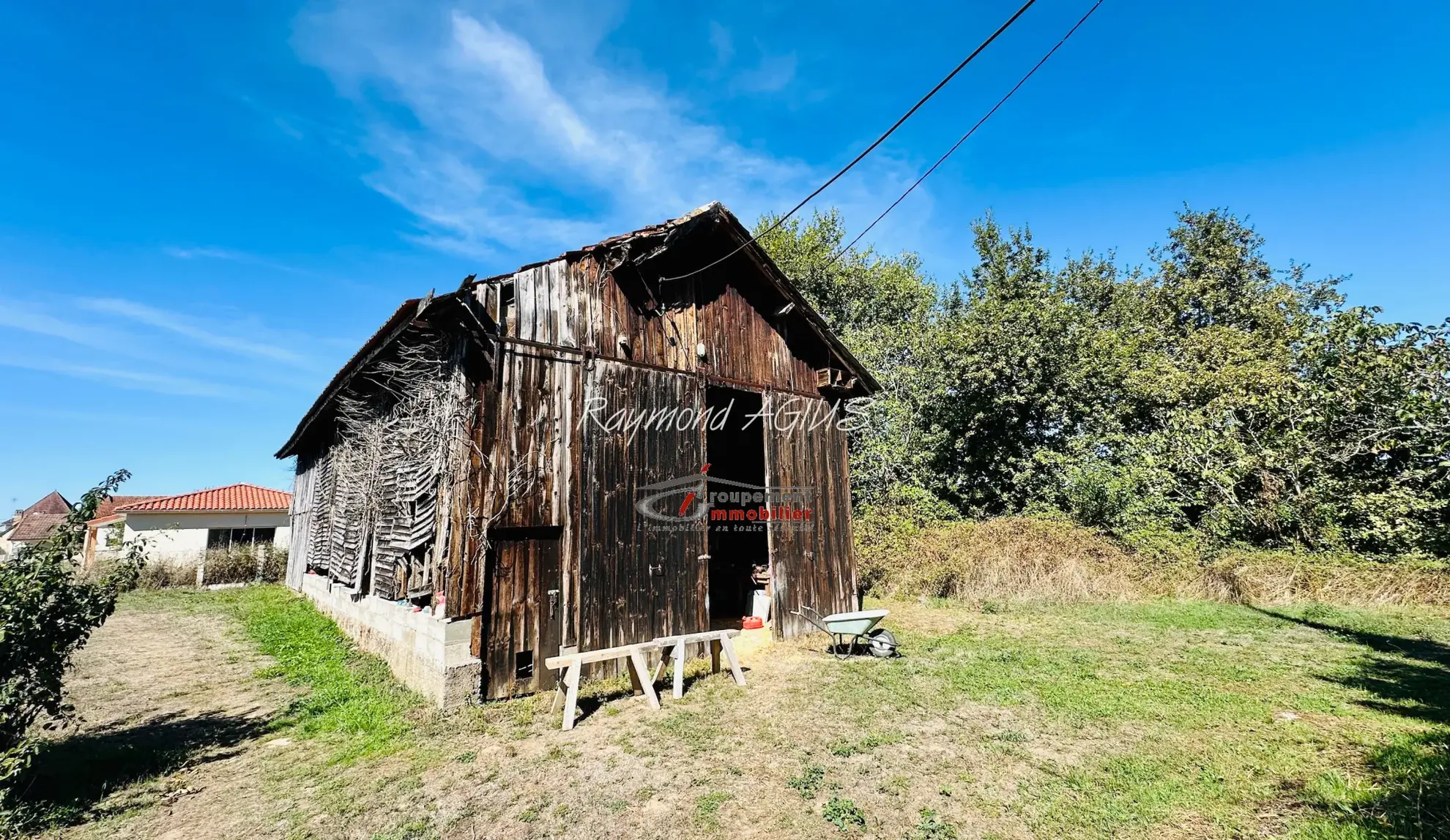 Charmante maison en pierre avec dépendances et 1,7 hectare à Gardonne 